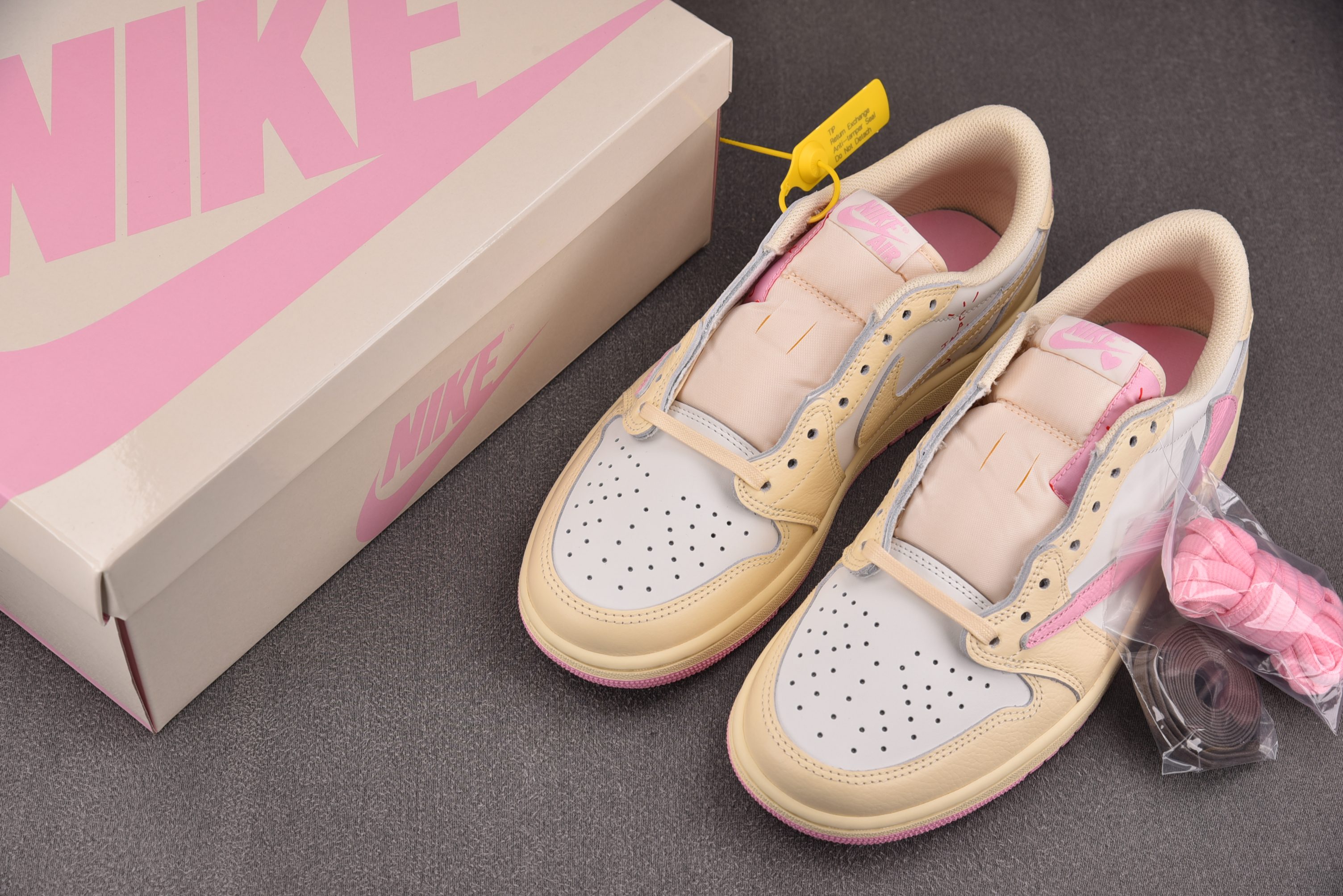 NK Air Jordan 1 Retro Low OG SP Travis Scott 米粉 IQ76