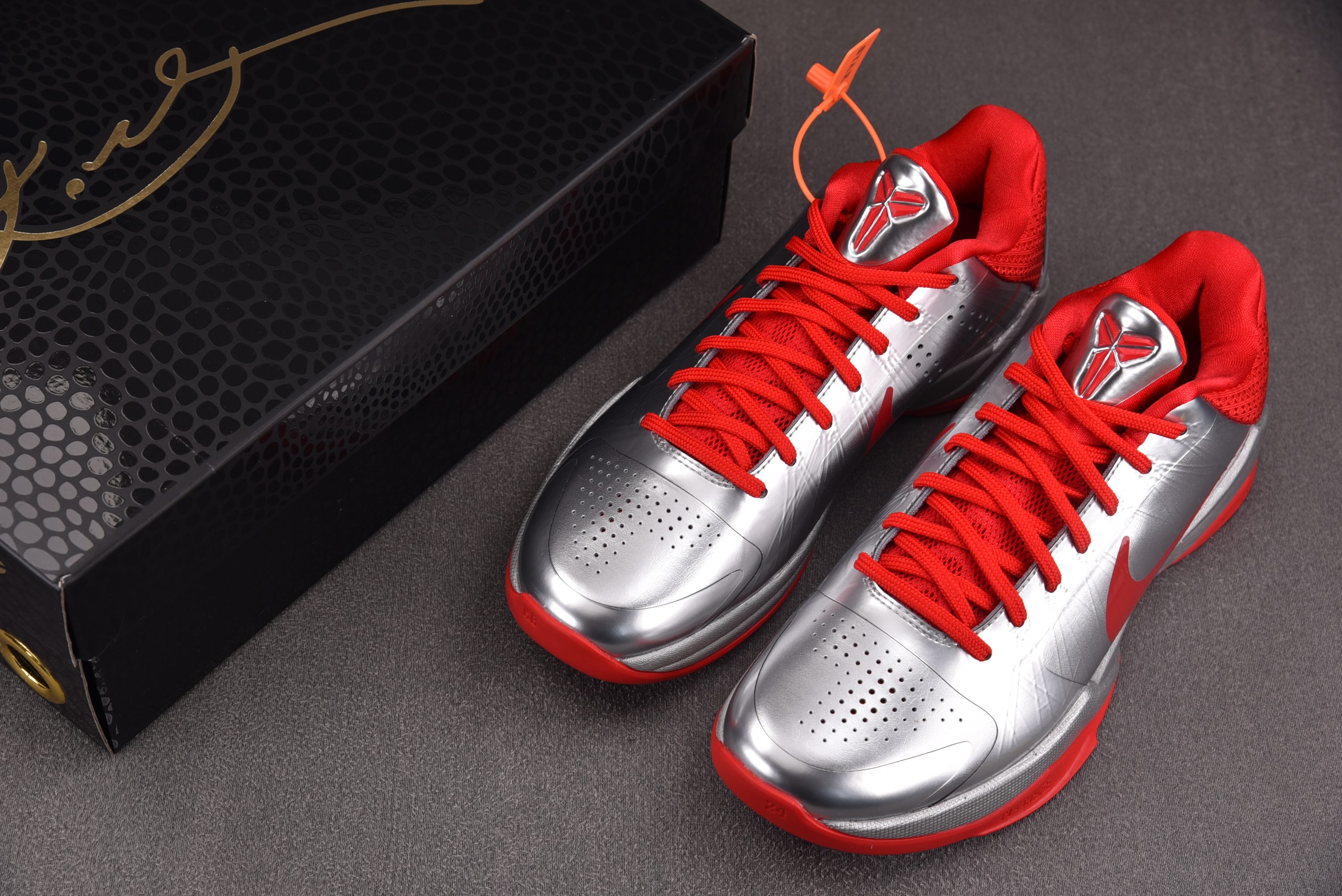 NK Kobe 5 Protro Caitlin Clark Rookie of the Year 银红