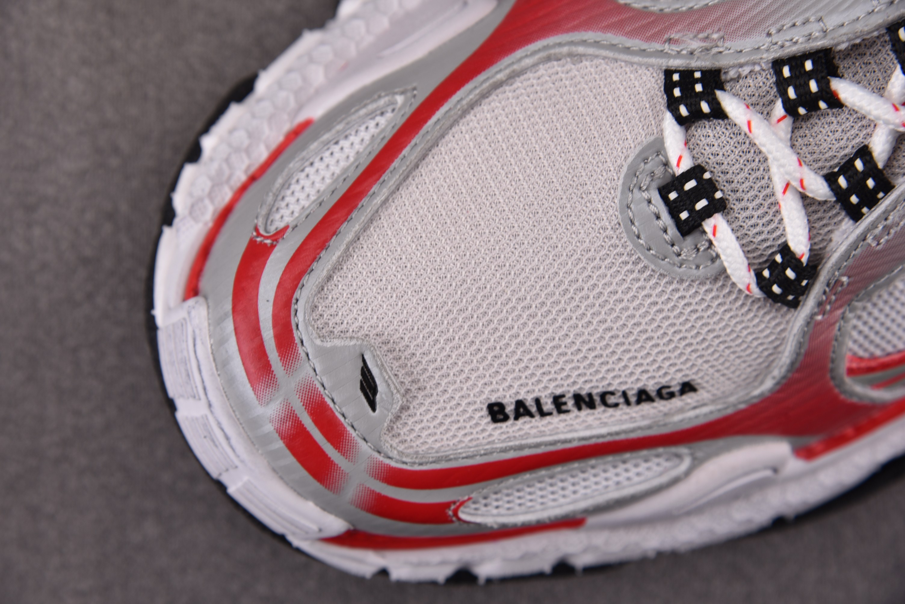 Balenciaga Triple S 2 灰红 YZ018-535-46