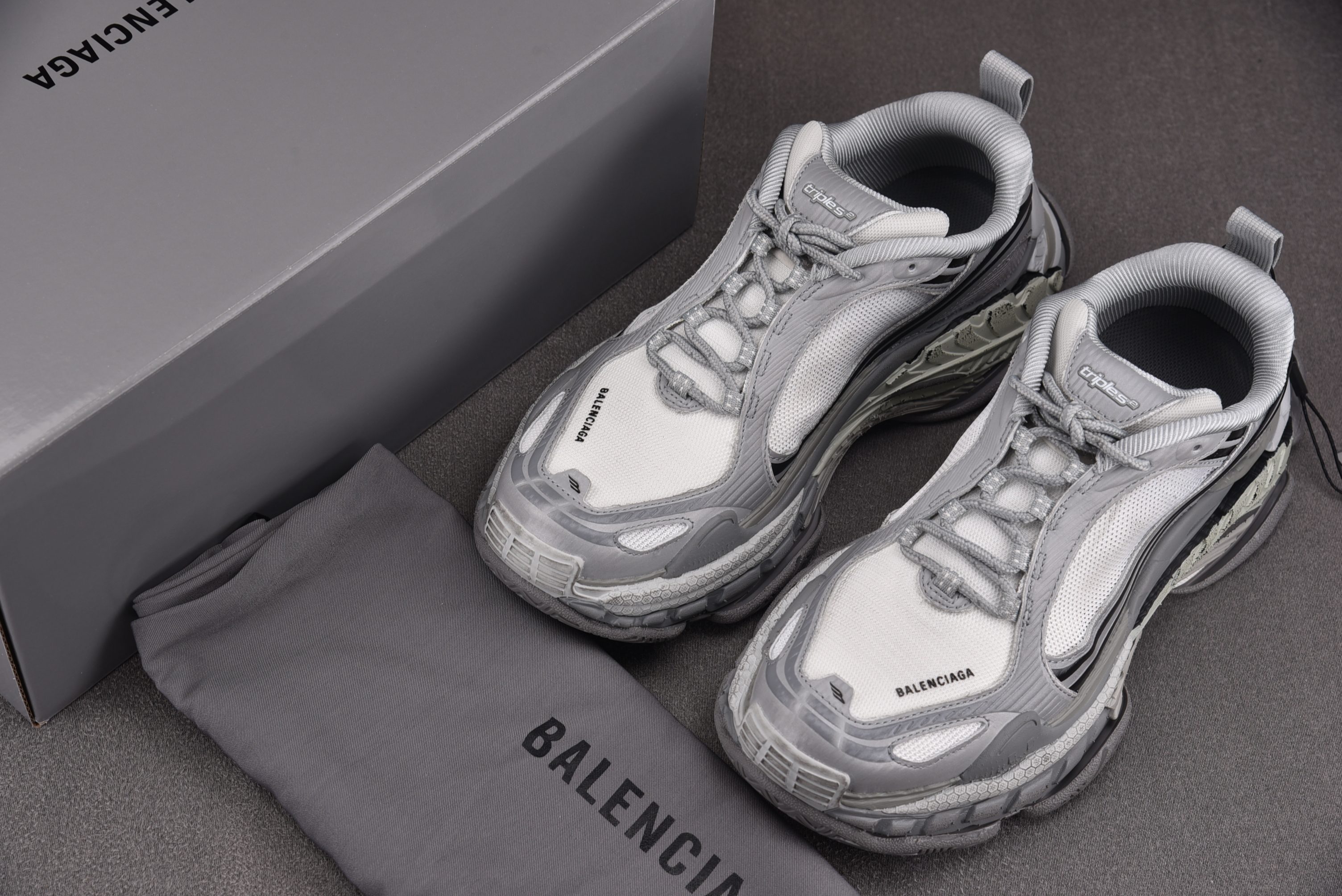 Balenciaga Triple S 2 灰色 YZ009-0335-46