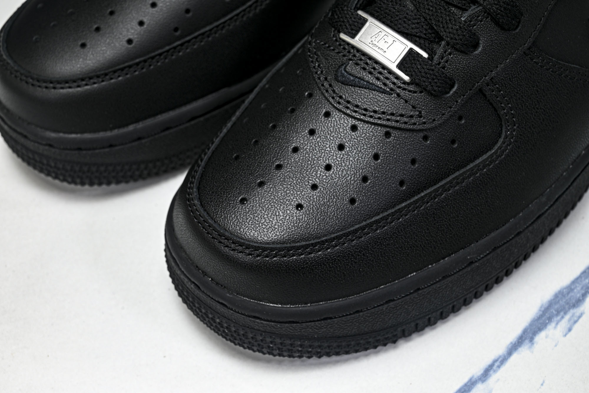 Supreme x NK Air Force 1'07 Low 联名款 空军一号低帮休闲板鞋 CU922