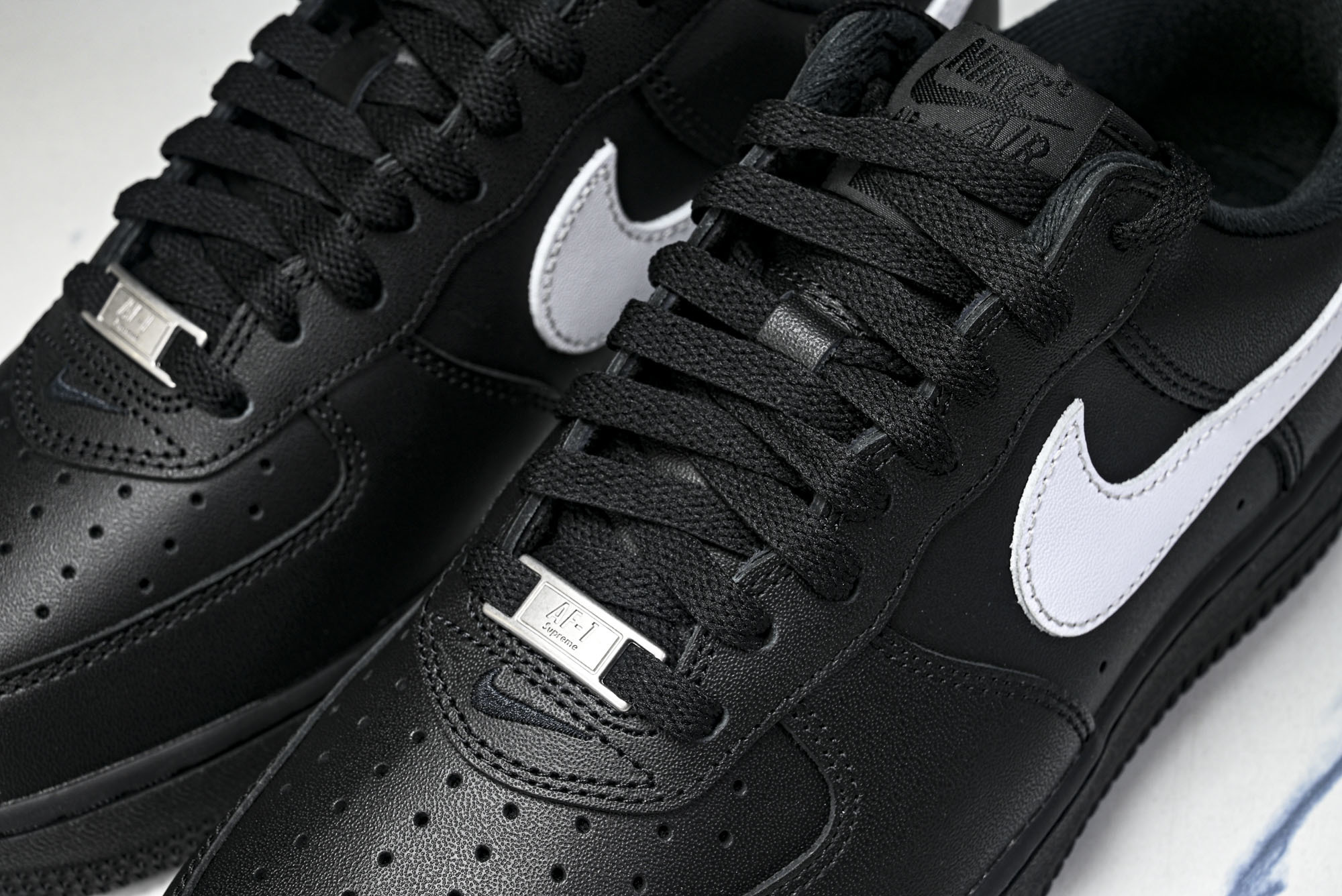 Supreme x NK Air Force 1'07 Low 联名款 空军一号低帮休闲板鞋 CU922