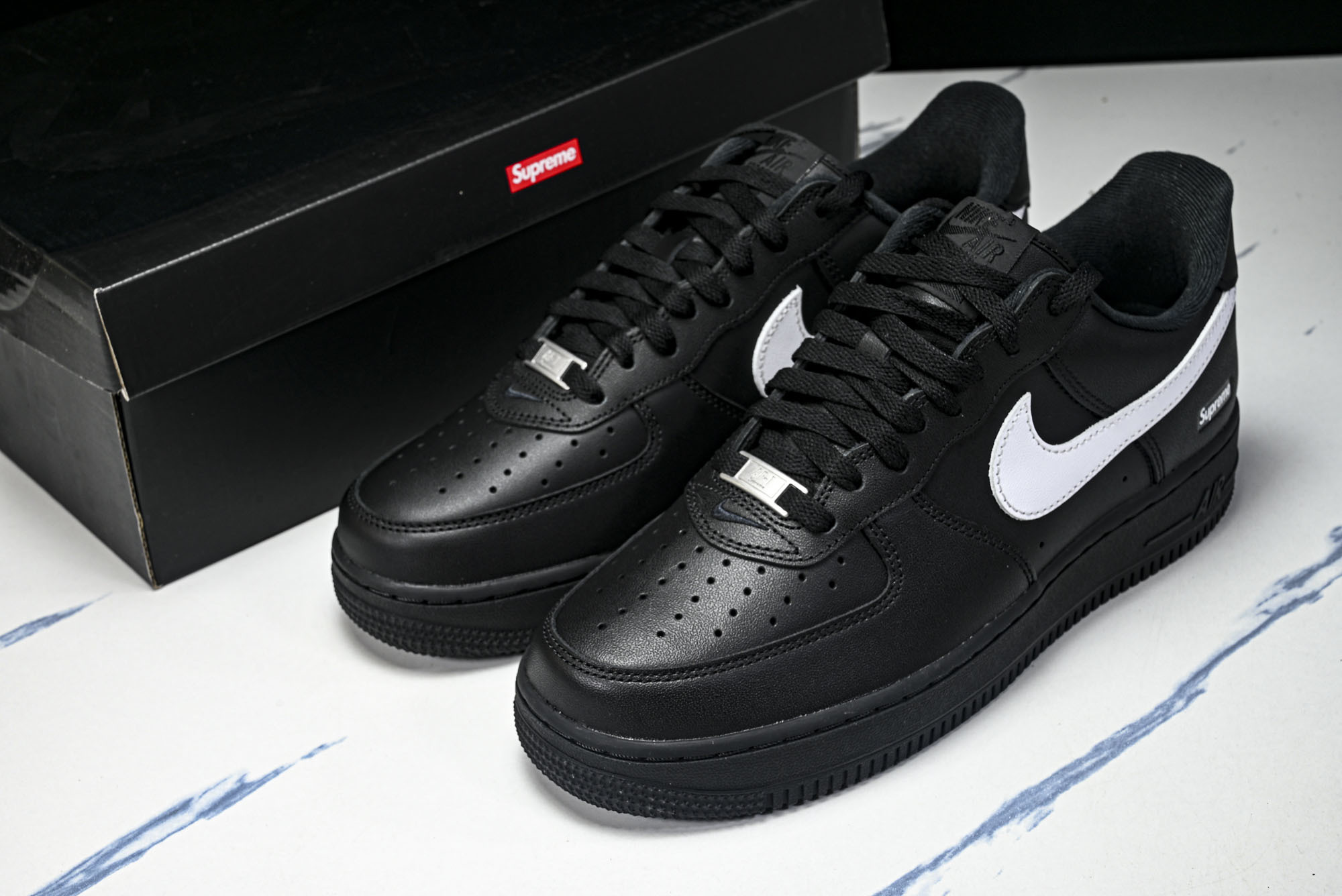 Supreme x NK Air Force 1'07 Low 联名款 空军一号低帮休闲板鞋 CU922
