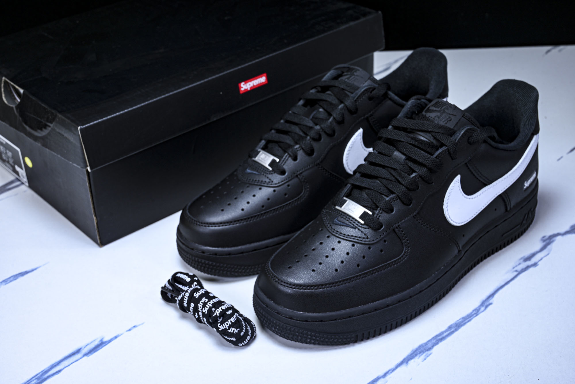 Supreme x NK Air Force 1'07 Low 联名款 空军一号低帮休闲板鞋 CU922