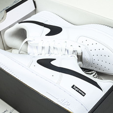 Supreme x NK Air Force 1'07 Low 联名款 空军一号低帮休闲板鞋 CU922 Supreme x NK Air Force 1'07 Low 联名款 空军一号低帮休闲板鞋 CU922