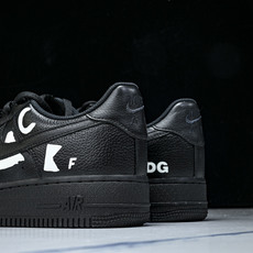 CDG x Nike Air Force 1'07 Low 联名款 全头层 空军一号低帮休闲板鞋 IB9 CDG x Nike Air Force 1'07 Low 联名款 全头层 空军一号低帮休闲板鞋 IB9