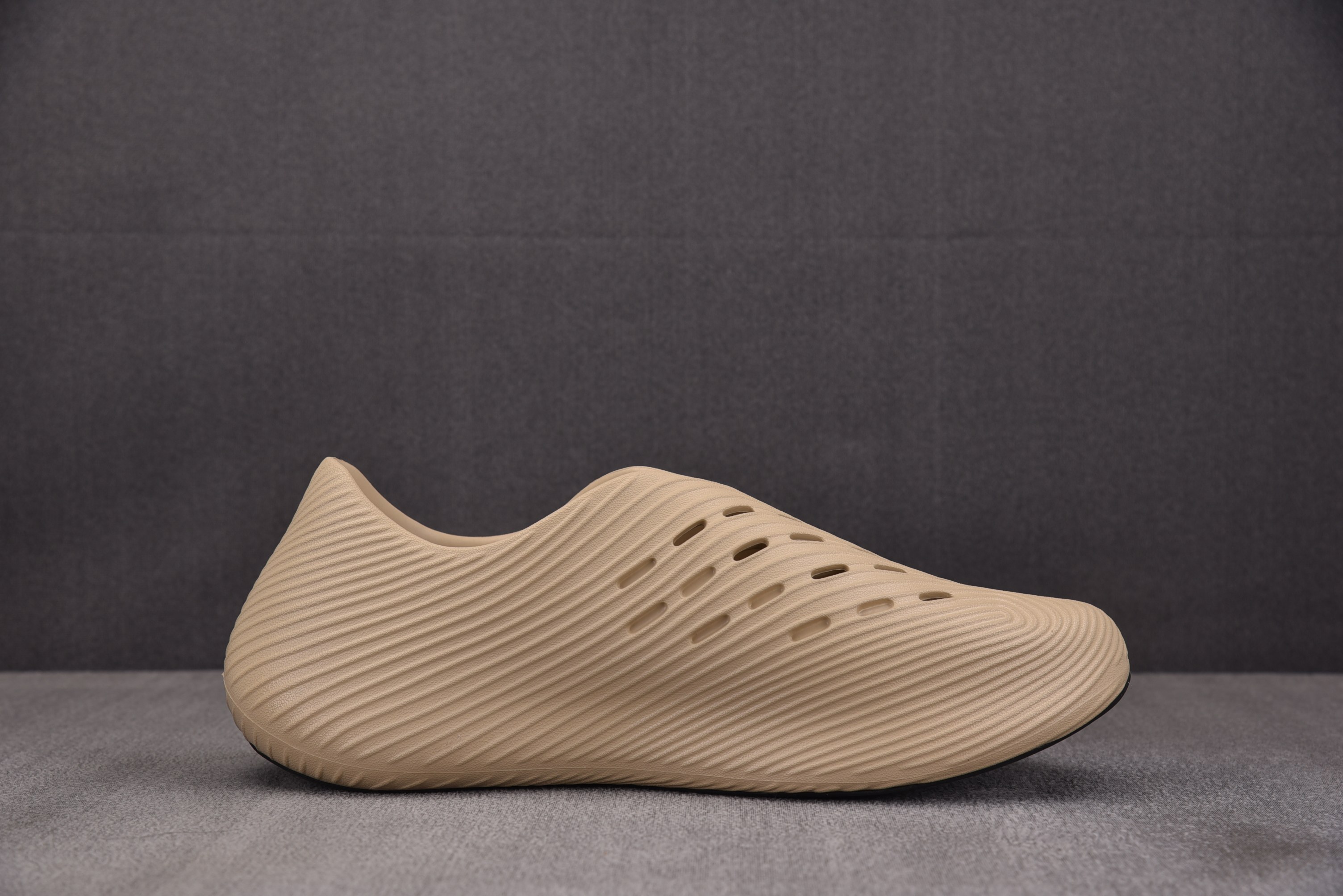 AD Purechill Runner 卡其棕 KI0072 YZ03940-47