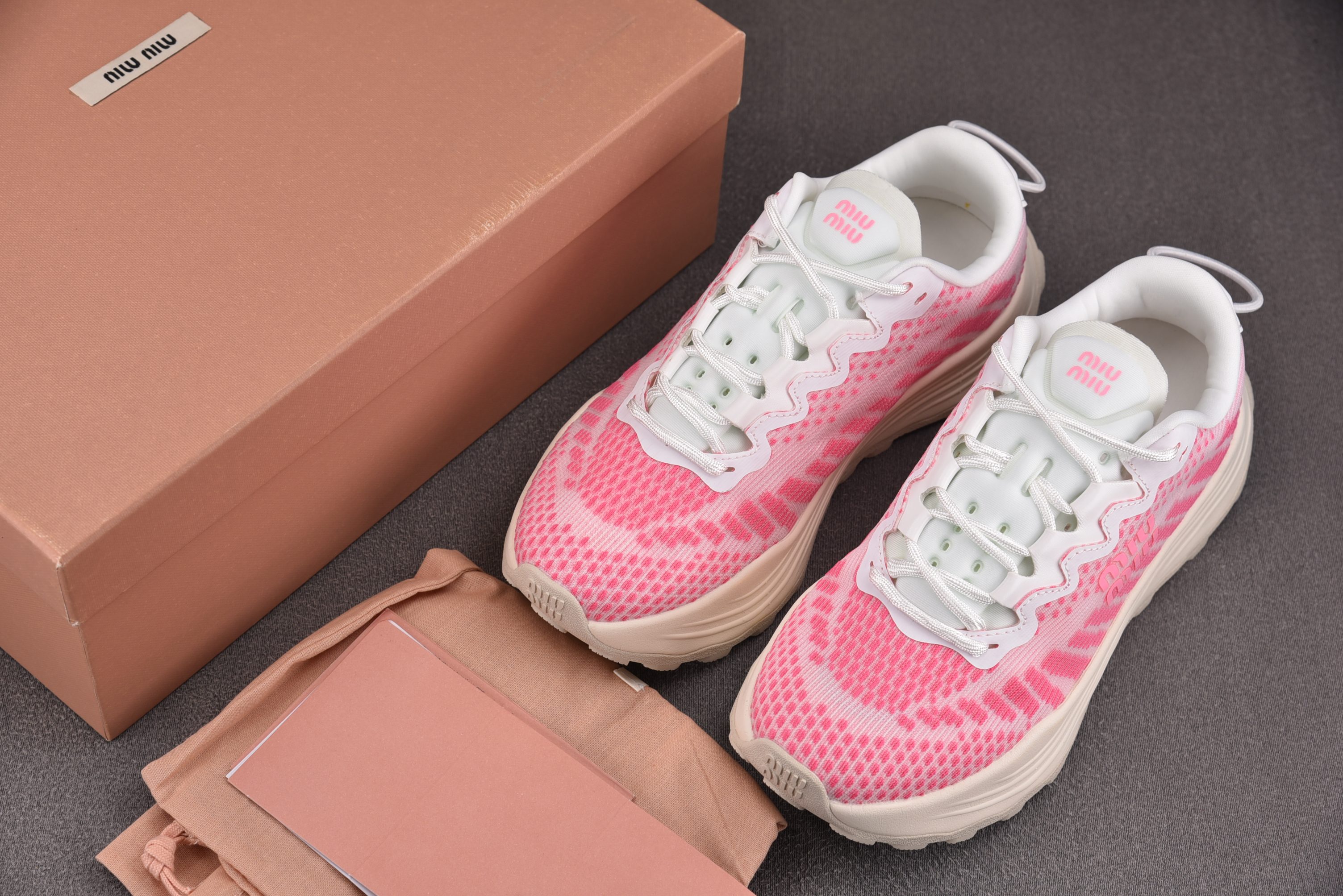 纯原 Miu Miu Technical Fabric Sneakers 白粉 YZ03936-40