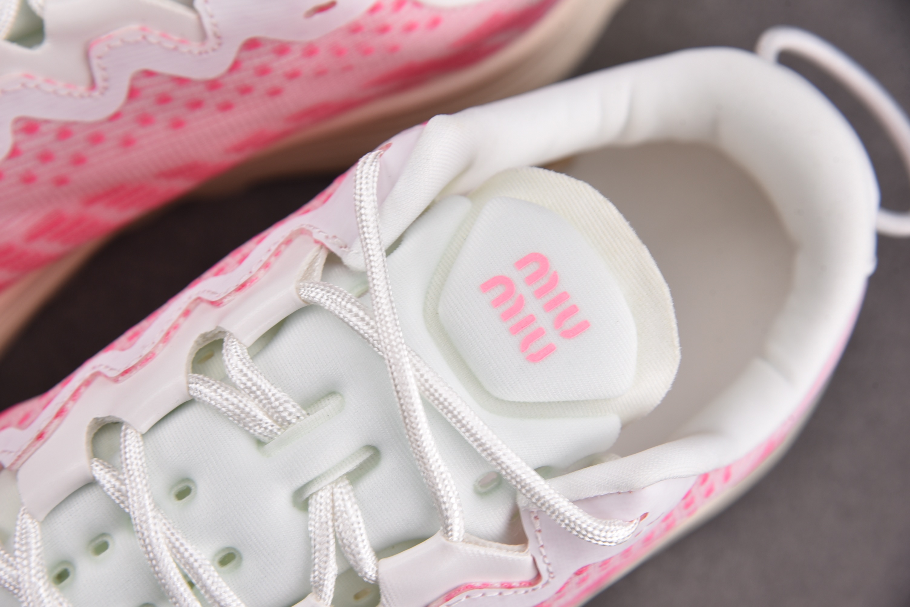 纯原 Miu Miu Technical Fabric Sneakers 白粉 YZ03936-40