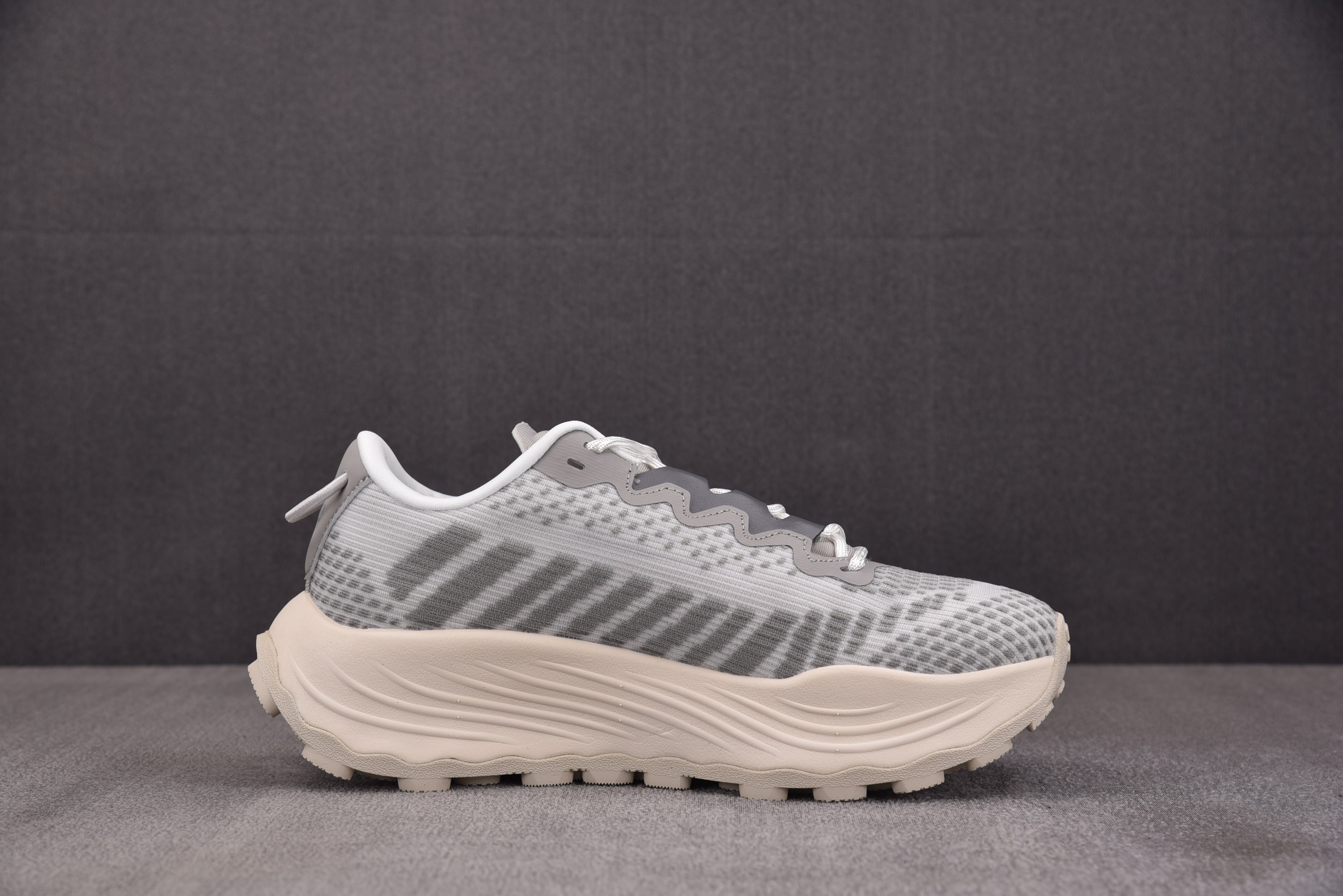 纯原Miu Miu Technical Fabric Sneakers 浅灰 YZ03936-40