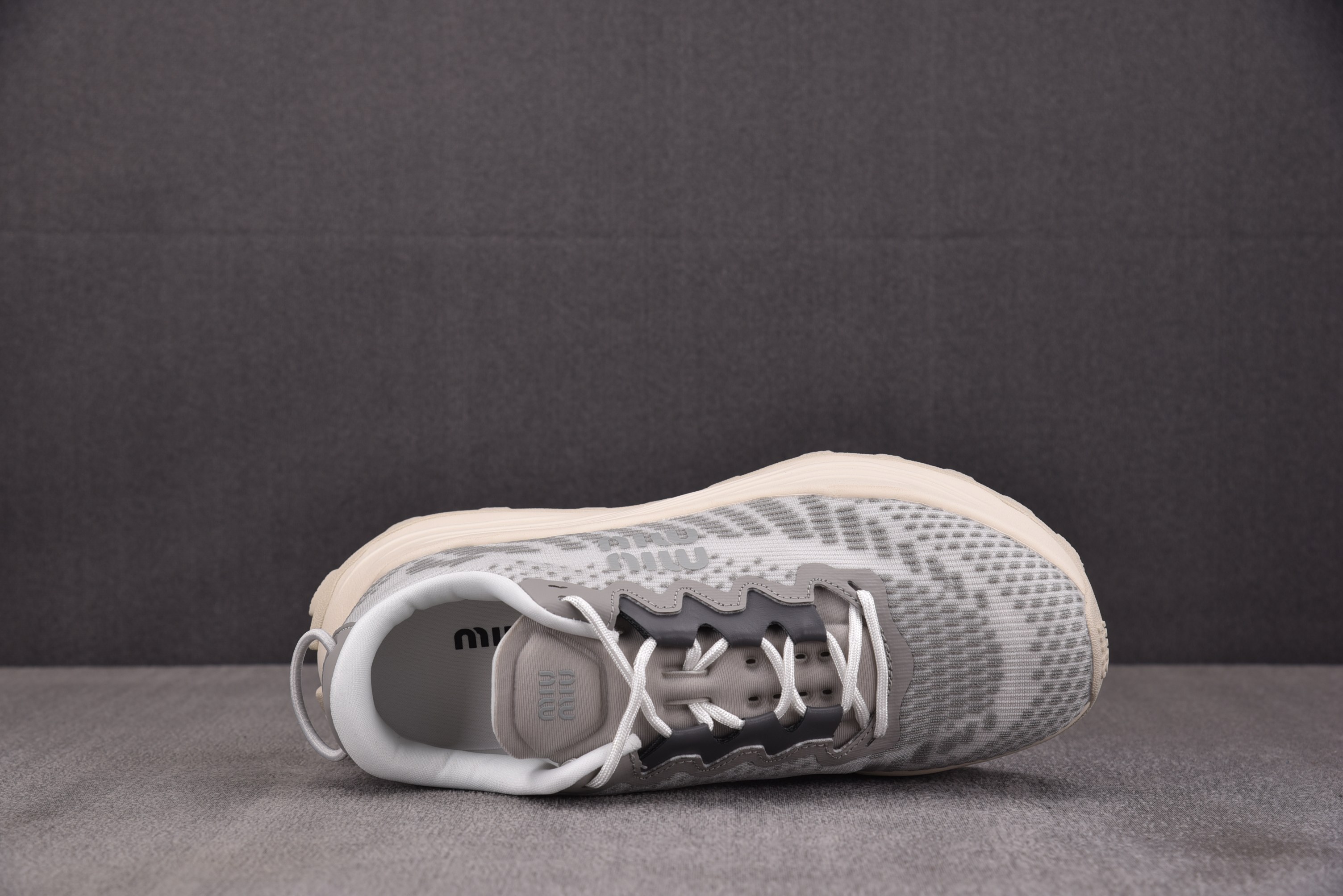 纯原Miu Miu Technical Fabric Sneakers 浅灰 YZ03936-40