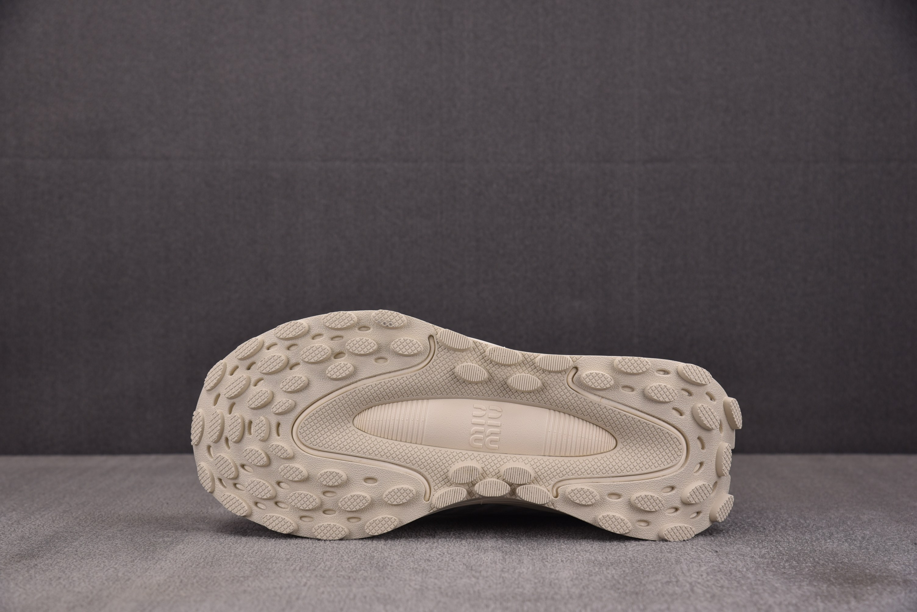 纯原Miu Miu Technical Fabric Sneakers 浅灰 YZ03936-40