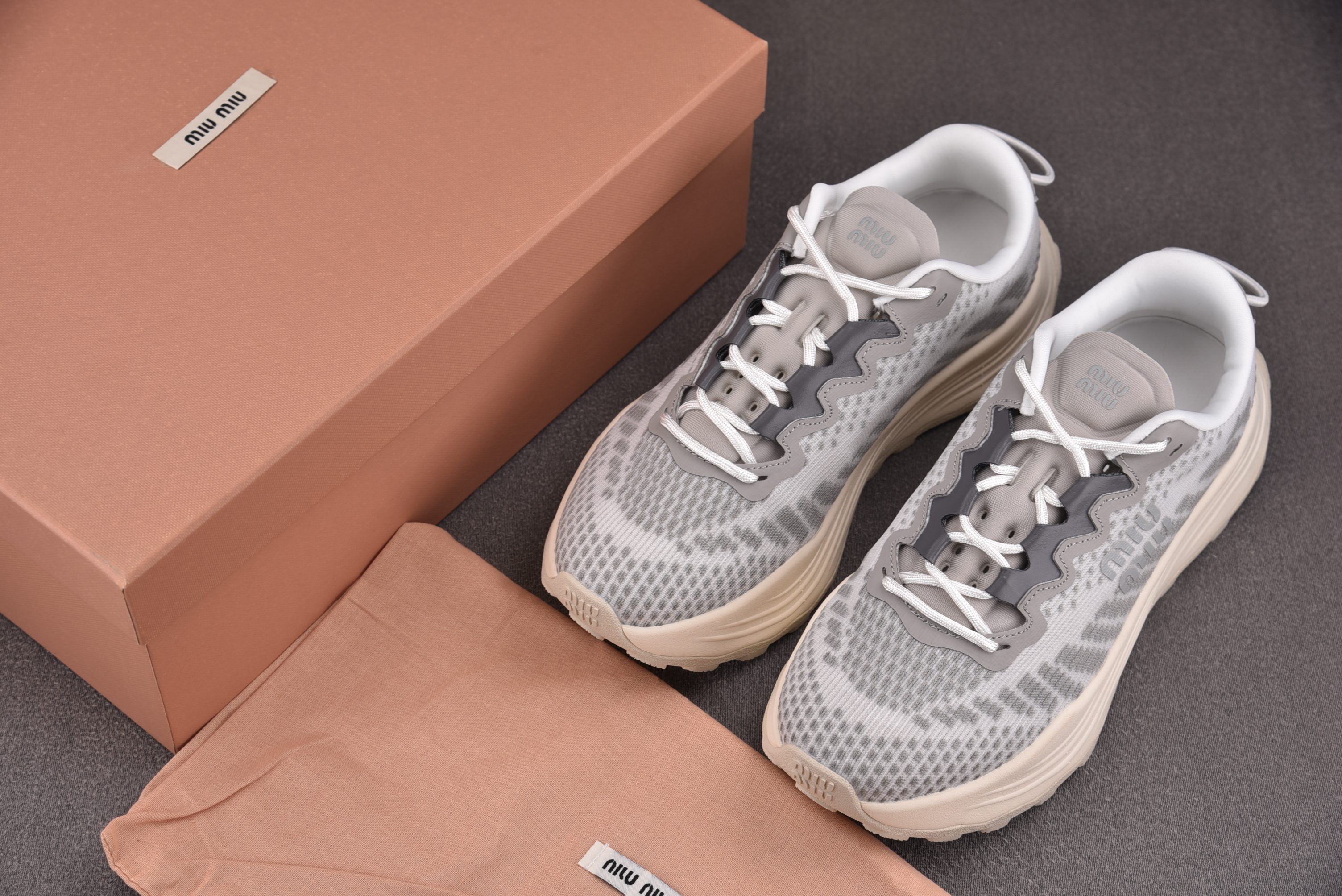 纯原Miu Miu Technical Fabric Sneakers 浅灰 YZ03936-40