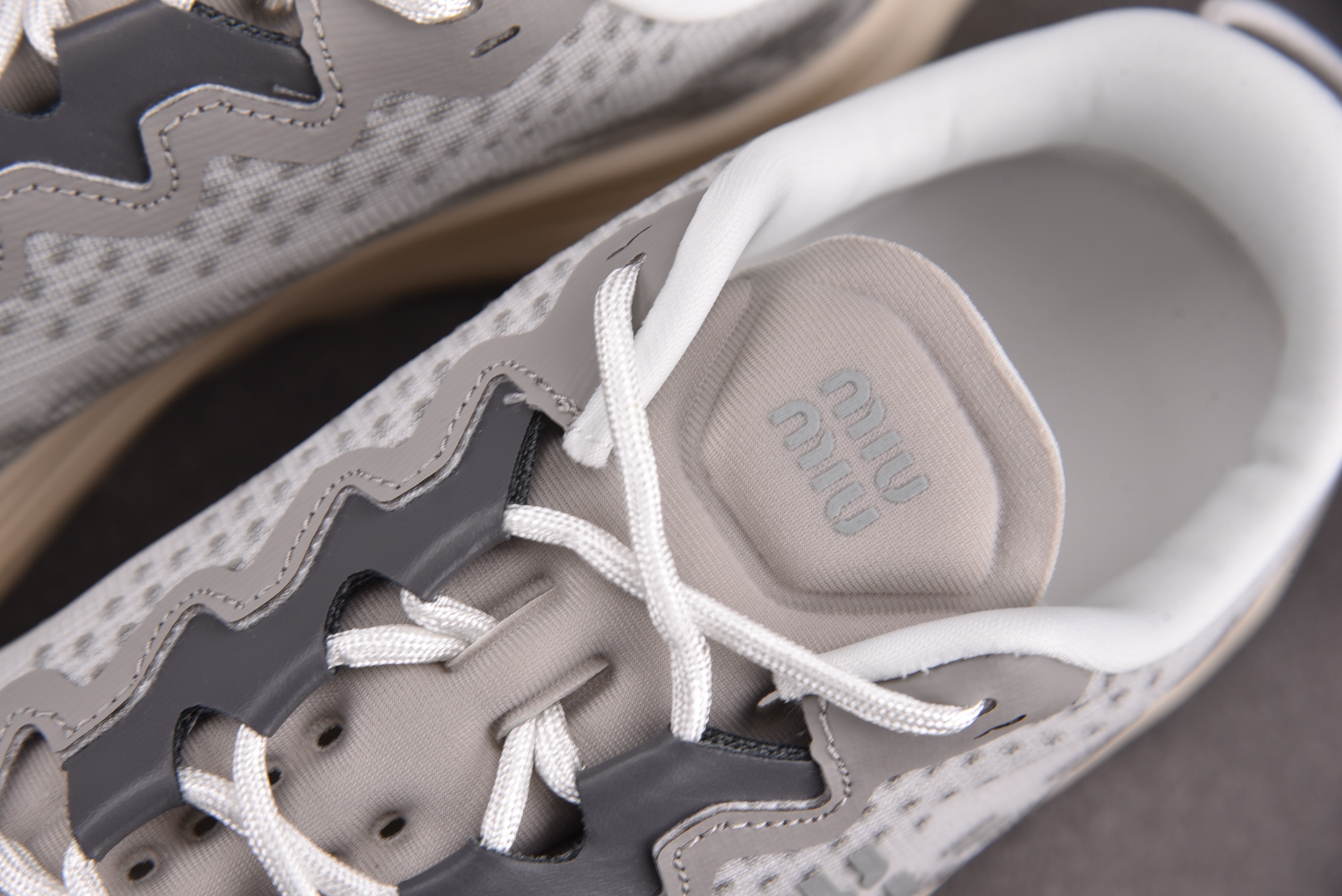 纯原Miu Miu Technical Fabric Sneakers 浅灰 YZ03936-40