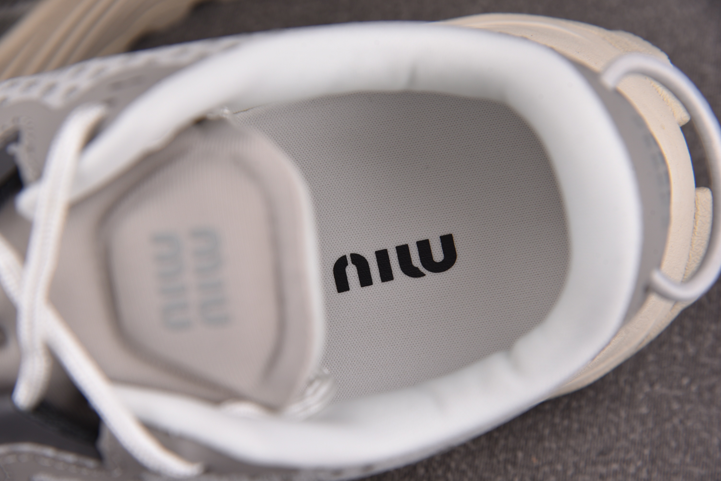 纯原Miu Miu Technical Fabric Sneakers 浅灰 YZ03936-40