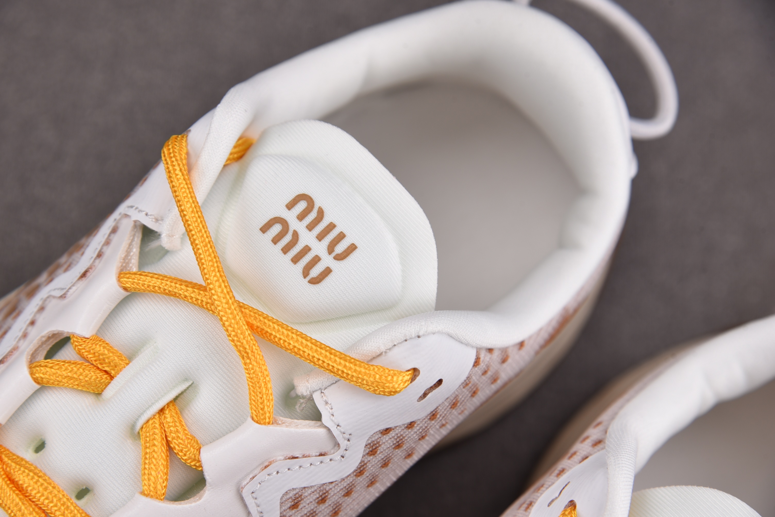 纯原Miu Miu Technical Fabric Sneakers 白红棕 YZ03936-40