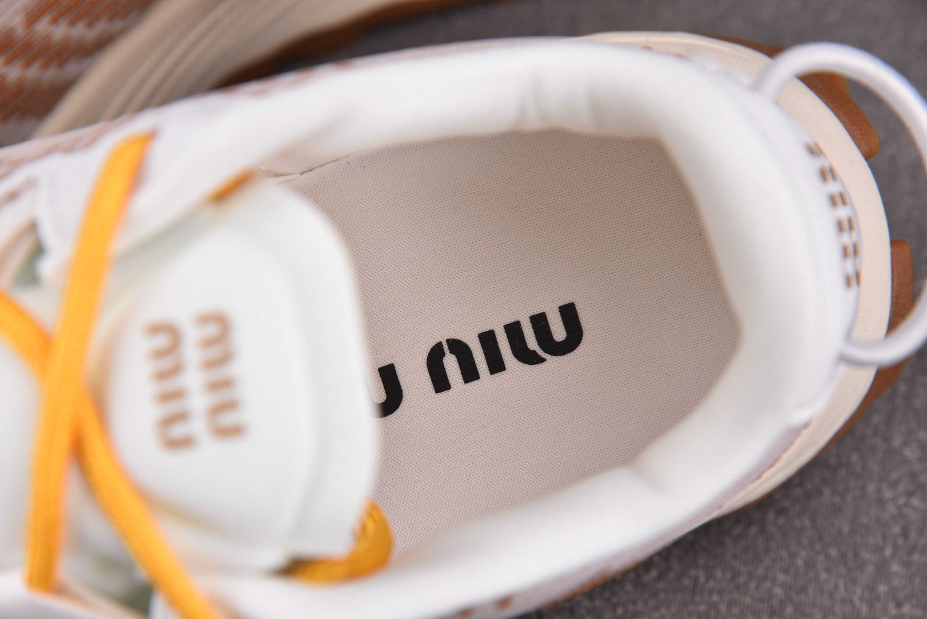 纯原Miu Miu Technical Fabric Sneakers 白红棕 YZ03936-40