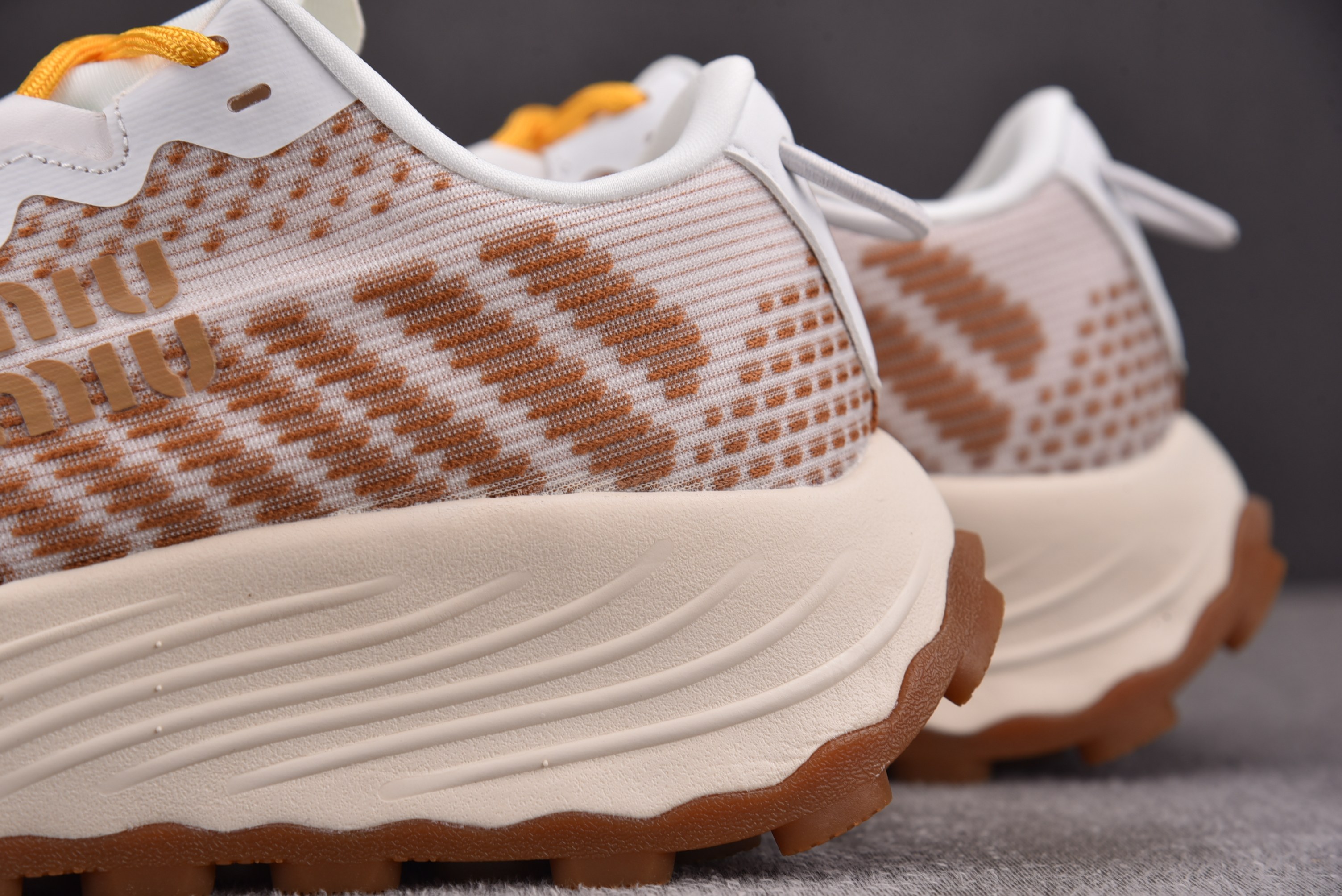 纯原Miu Miu Technical Fabric Sneakers 白红棕 YZ03936-40