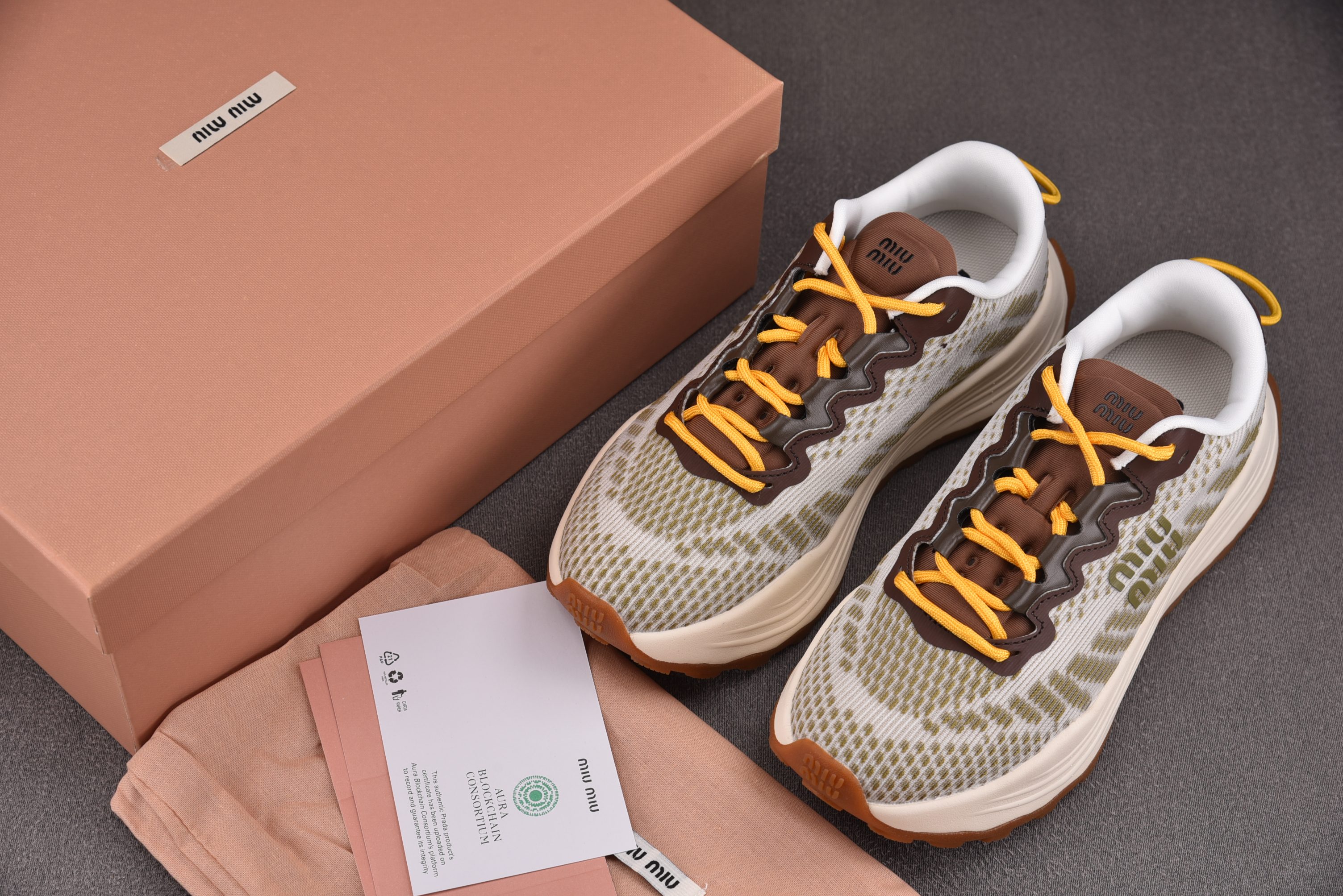 纯原Miu Miu Technical Fabric Sneakers 褐色 YZ03936-40