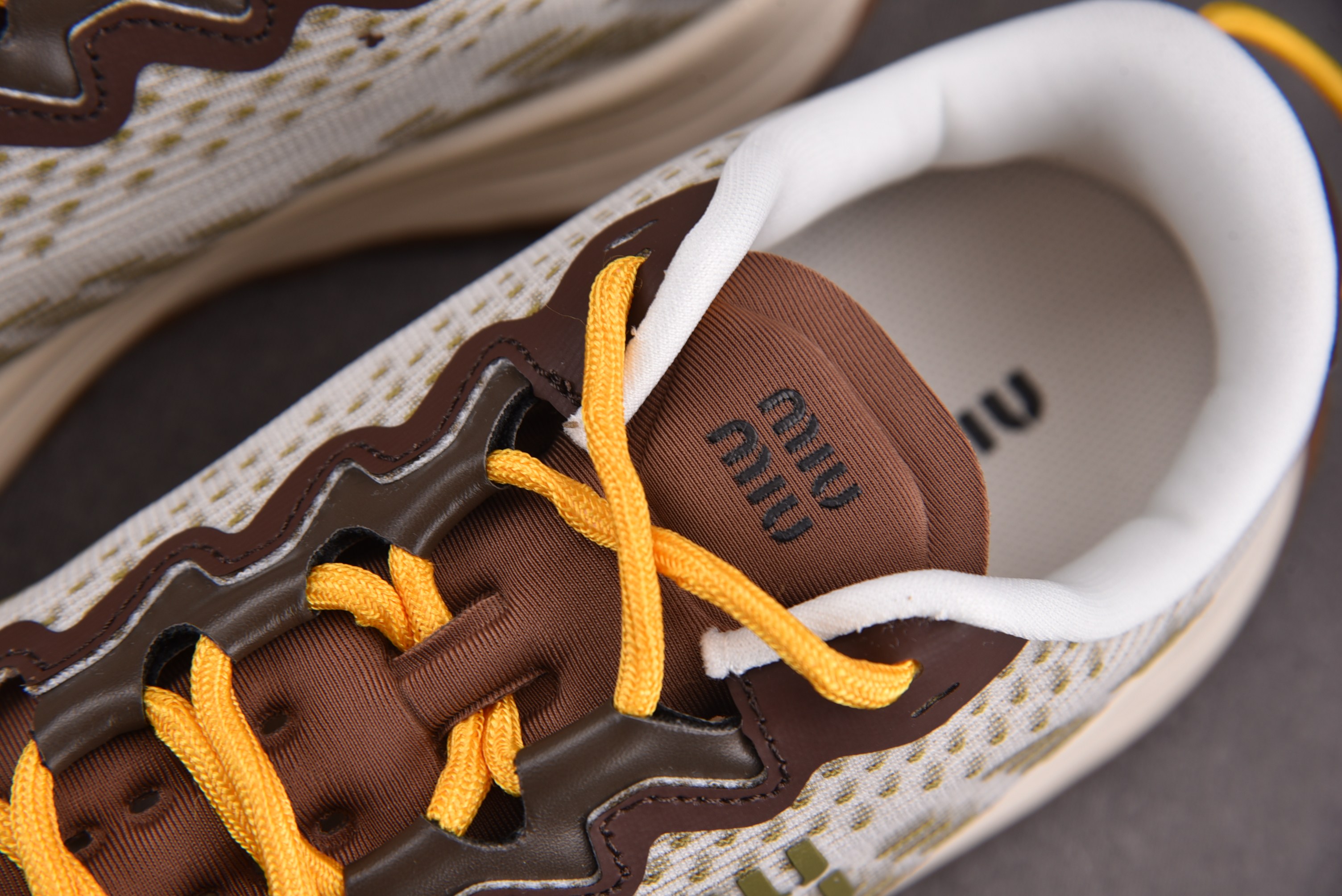 纯原Miu Miu Technical Fabric Sneakers 褐色 YZ03936-40