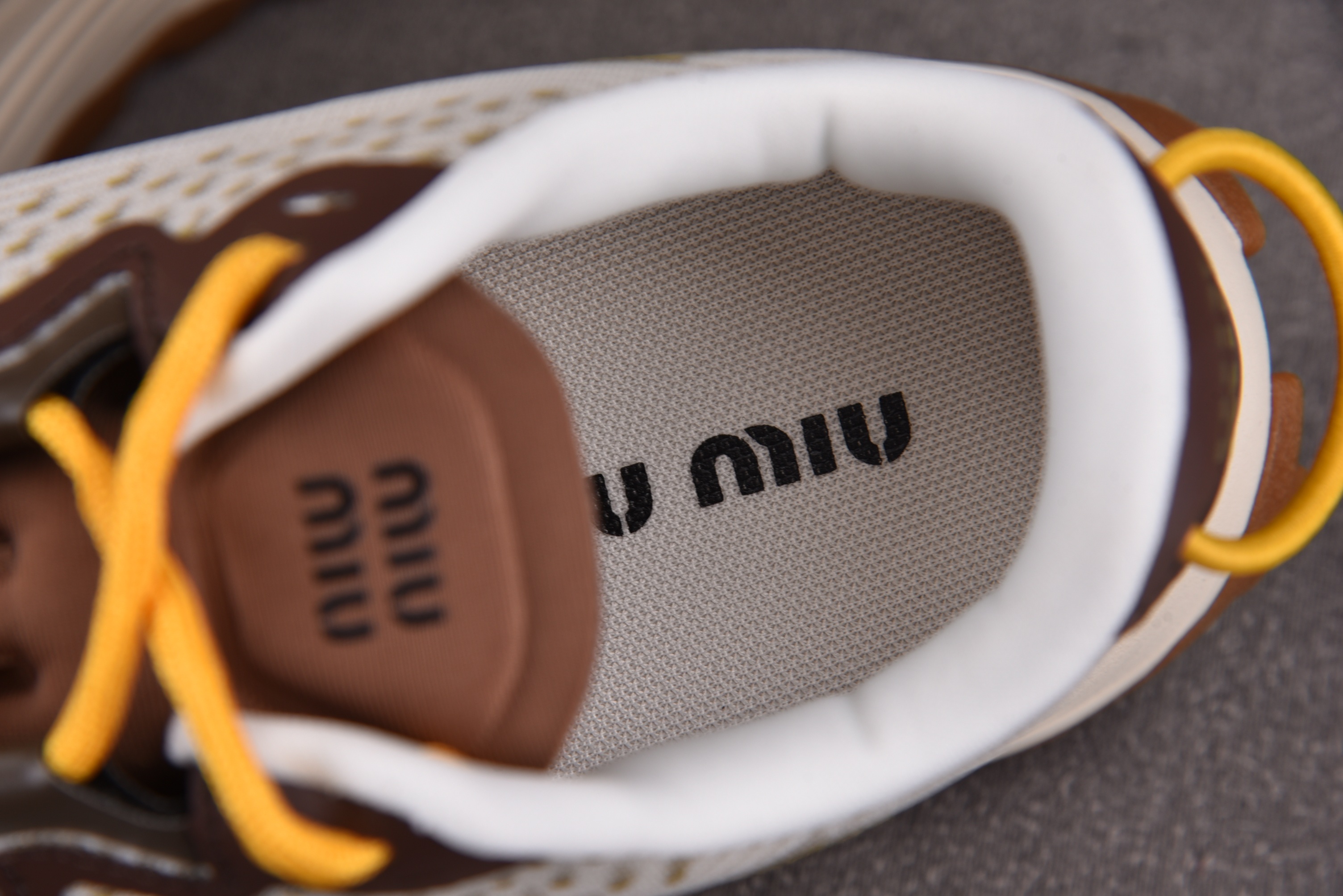 纯原Miu Miu Technical Fabric Sneakers 褐色 YZ03936-40