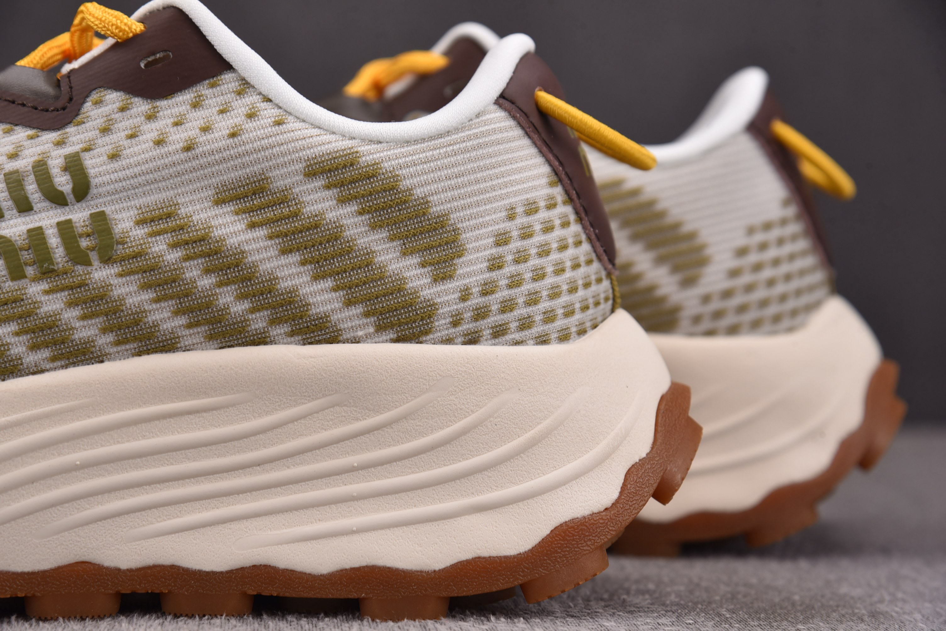 纯原Miu Miu Technical Fabric Sneakers 褐色 YZ03936-40
