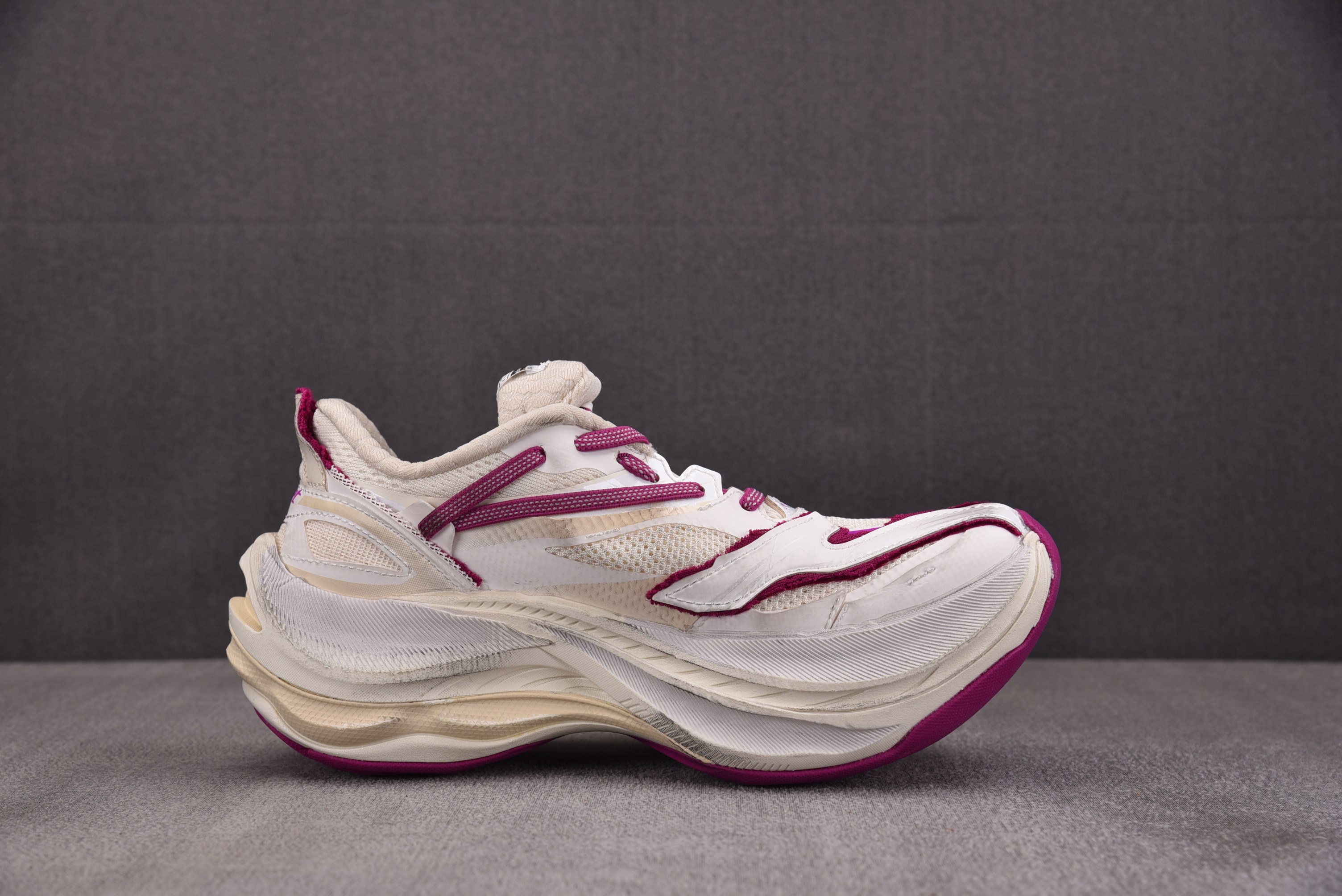 纯原 Balenciaga巴黎世家26代 Jet 压纹印花 米粉 YZ001-235-46