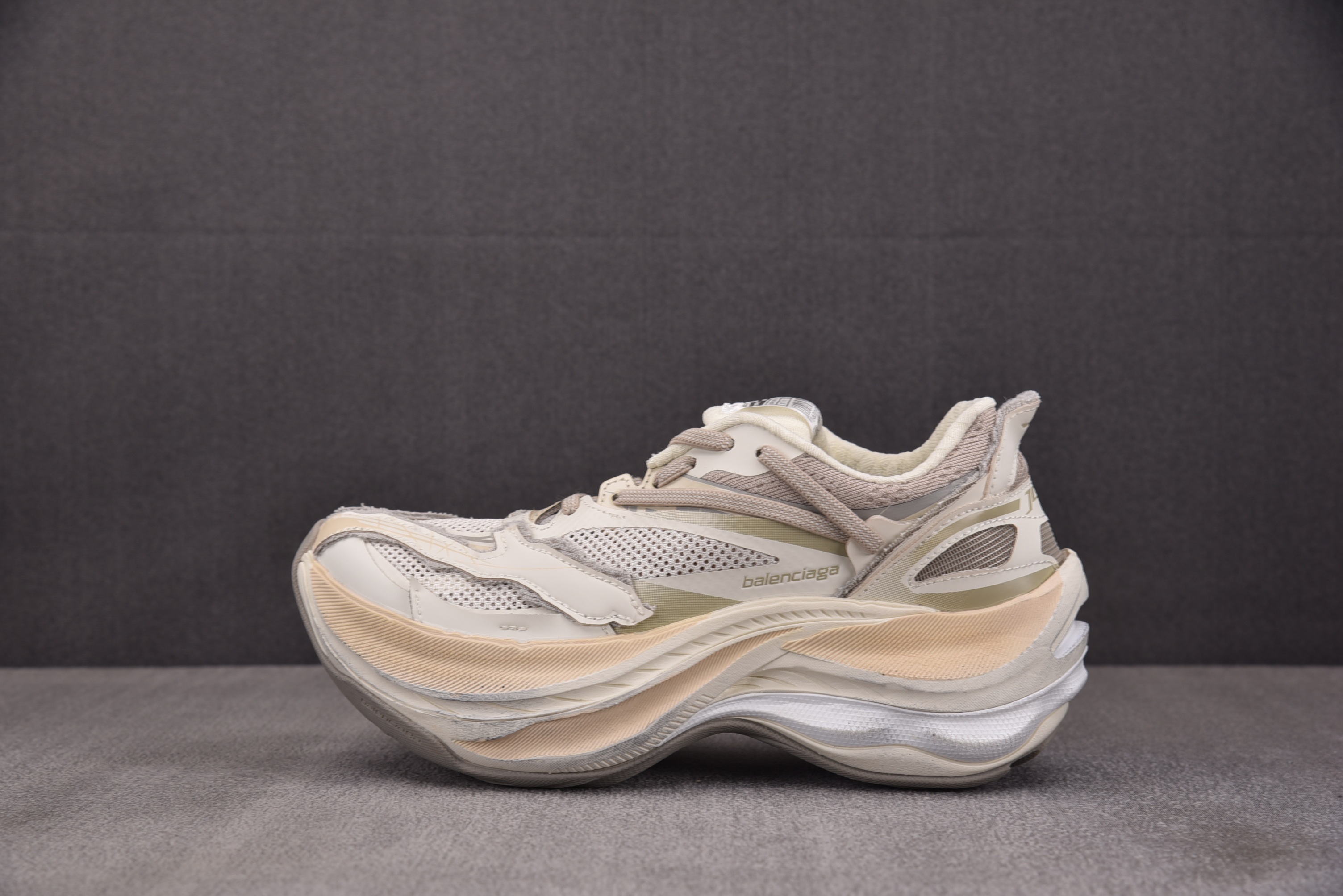 纯原 Balenciaga巴黎世家26代 Jet 压纹印花 米色 YZ018-535-46