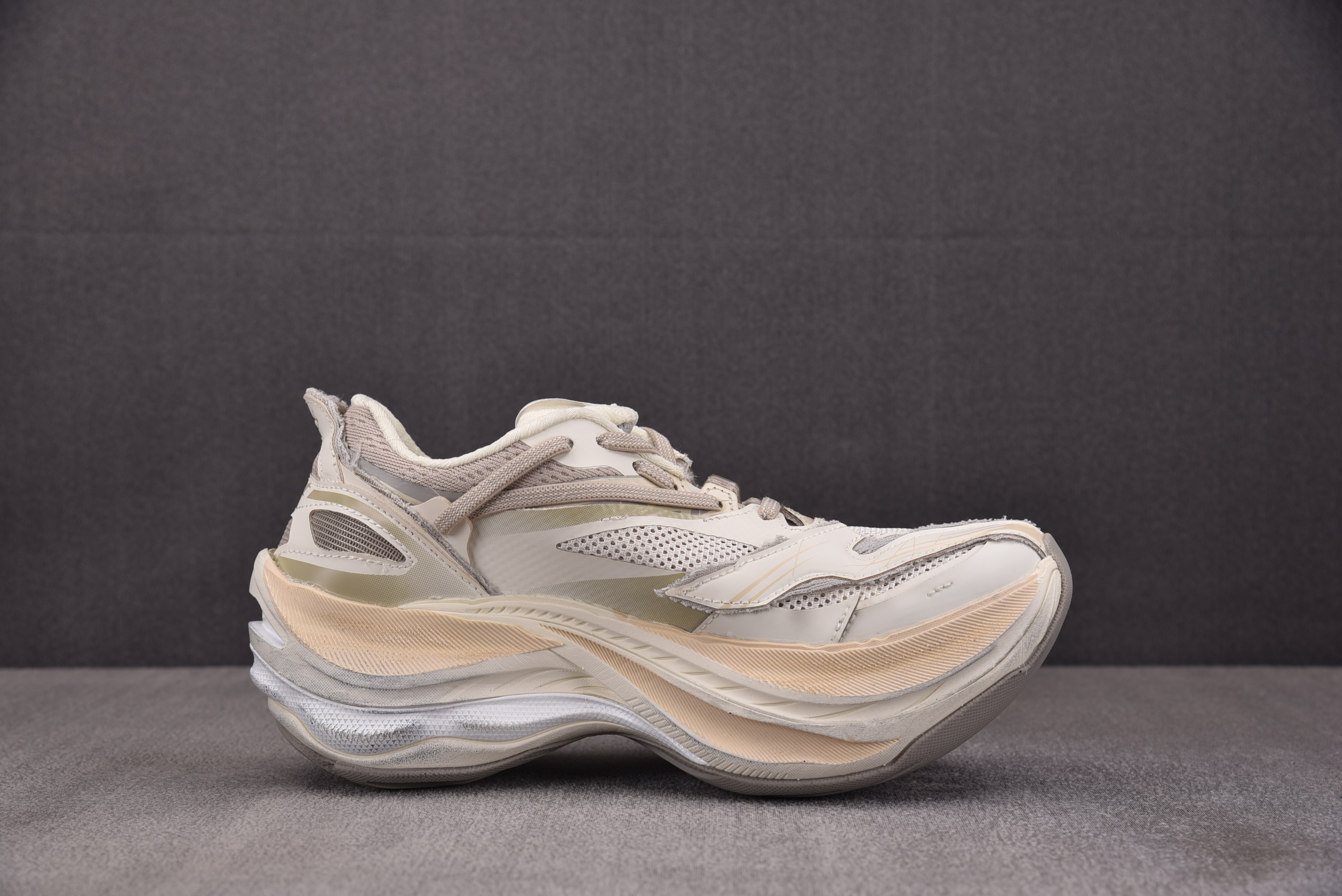 纯原 Balenciaga巴黎世家26代 Jet 压纹印花 米色 YZ018-535-46