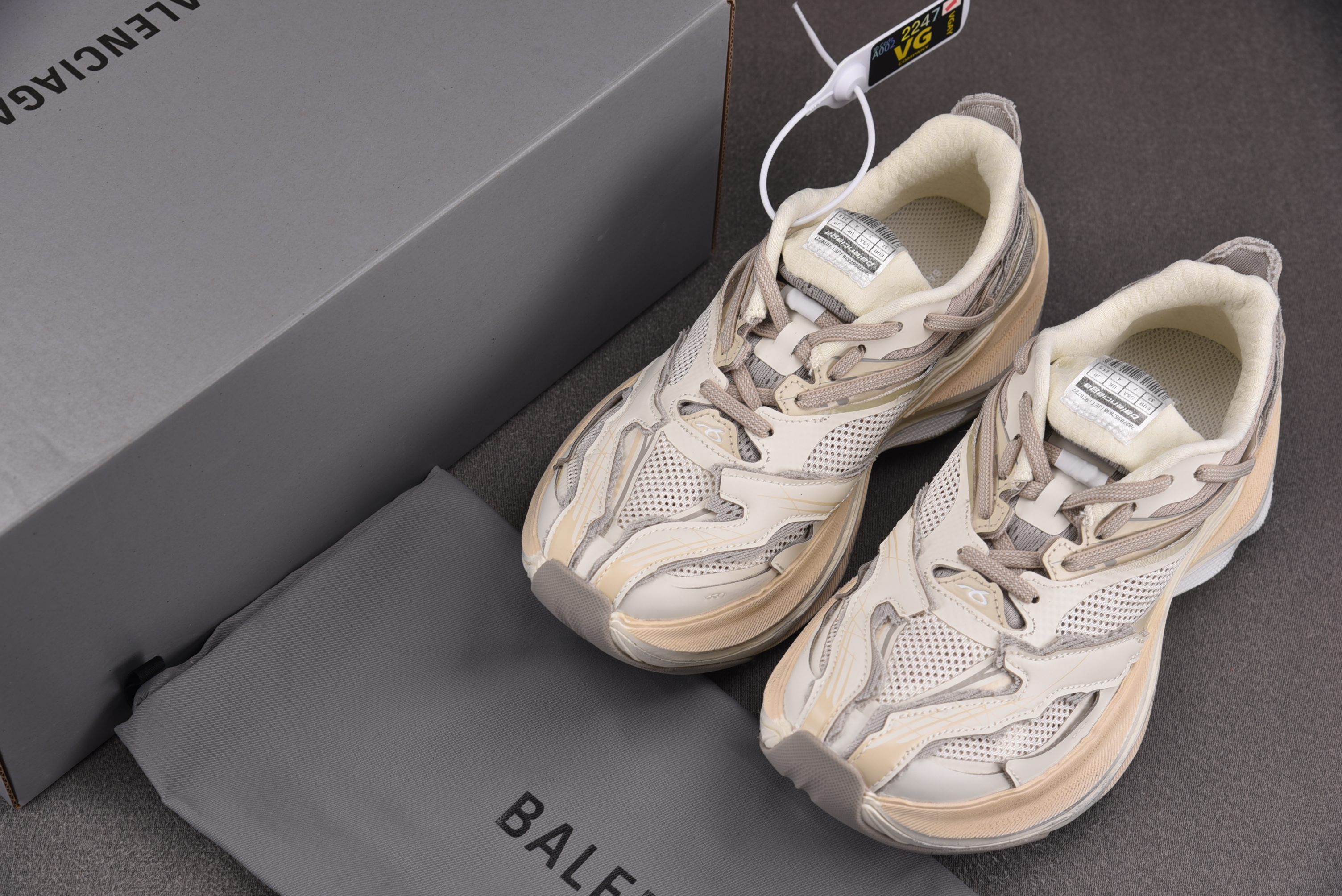 纯原 Balenciaga巴黎世家26代 Jet 压纹印花 米色 YZ018-535-46