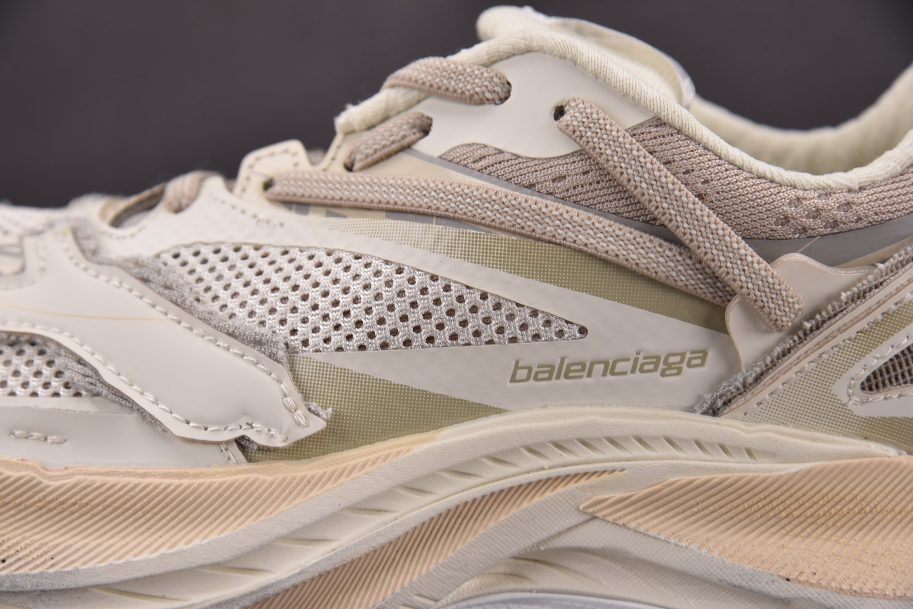 纯原 Balenciaga巴黎世家26代 Jet 压纹印花 米色 YZ018-535-46