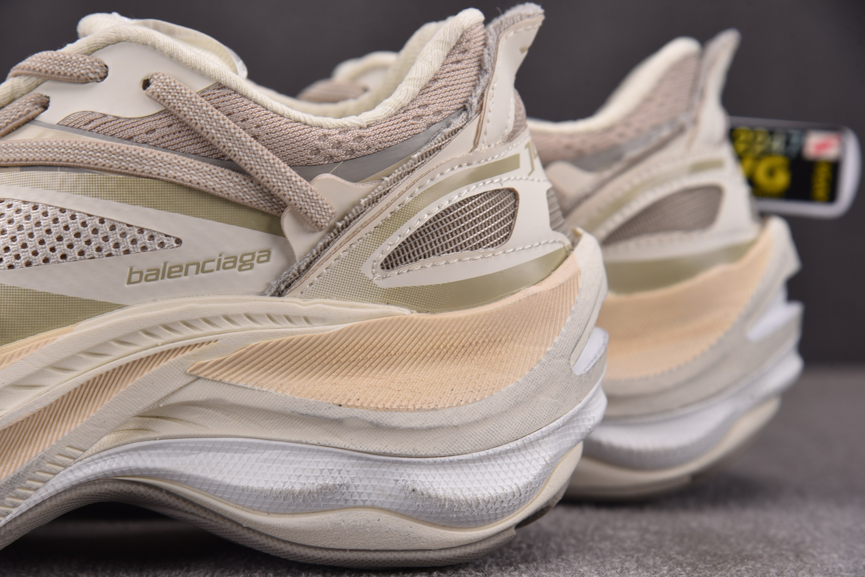 纯原 Balenciaga巴黎世家26代 Jet 压纹印花 米色 YZ018-535-46