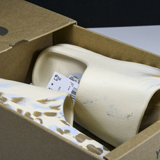 纯原 AD originals Yeezy Slide GW1932 #YZ005US4=36-37 U 纯原 AD originals Yeezy Slide GW1932 #YZ005US4=36-37 U