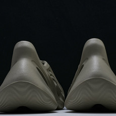 纯原 AD originas Yeezy roam Runner GV6840 #YZ005US4=36 纯原 AD originas Yeezy roam Runner GV6840 #YZ005US4=36