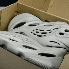 纯原 AD originas Yeezy roam Runner GV6840 #YZ005US4=36 纯原 AD originas Yeezy roam Runner GV6840 #YZ005US4=36