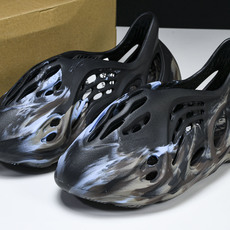 纯原 AD originas Yeezy roam Runner ID4126 #YZ005US4=36 纯原 AD originas Yeezy roam Runner ID4126 #YZ005US4=36