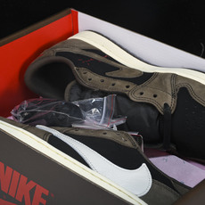 纯原 Travis Scott x Air Jordan 1 Low OG SP 低帮 倒钩 深棕 CQ 纯原 Travis Scott x Air Jordan 1 Low OG SP 低帮 倒钩 深棕 CQ
