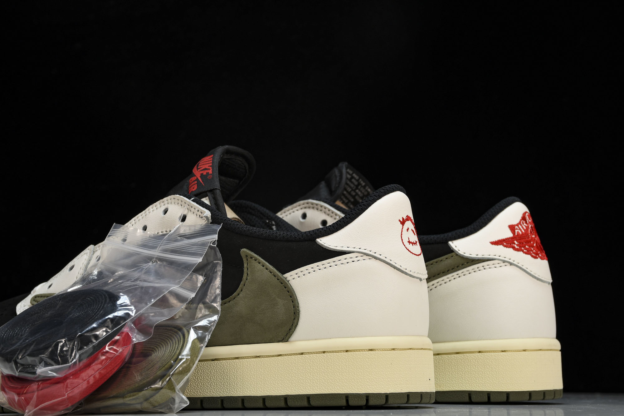 纯原 Travis Scott x Air Jordan 1 Low OG WMNS“Olive”橄榄绿