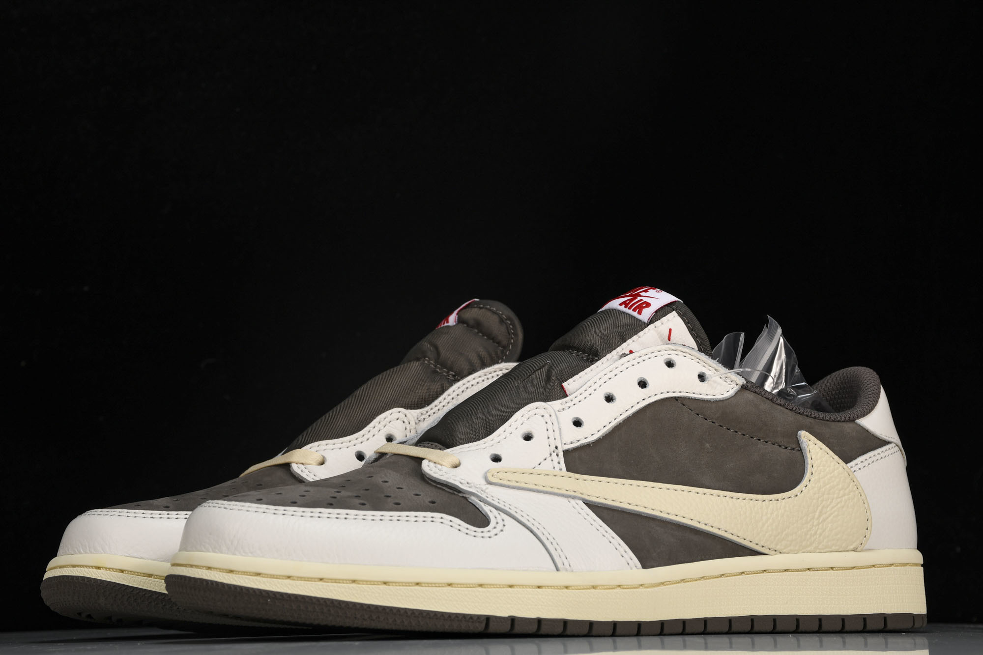 纯原 Travis Scott x Air Jordan 1 Reverse Mocha 倒钩摩卡棕白低 纯原 Travis Scott x Air Jordan 1 Reverse Mocha 倒钩摩卡棕白低