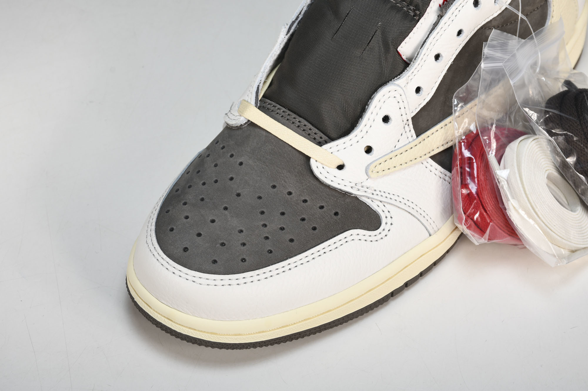 纯原 Travis Scott x Air Jordan 1 Reverse Mocha 倒钩摩卡棕白低 纯原 Travis Scott x Air Jordan 1 Reverse Mocha 倒钩摩卡棕白低
