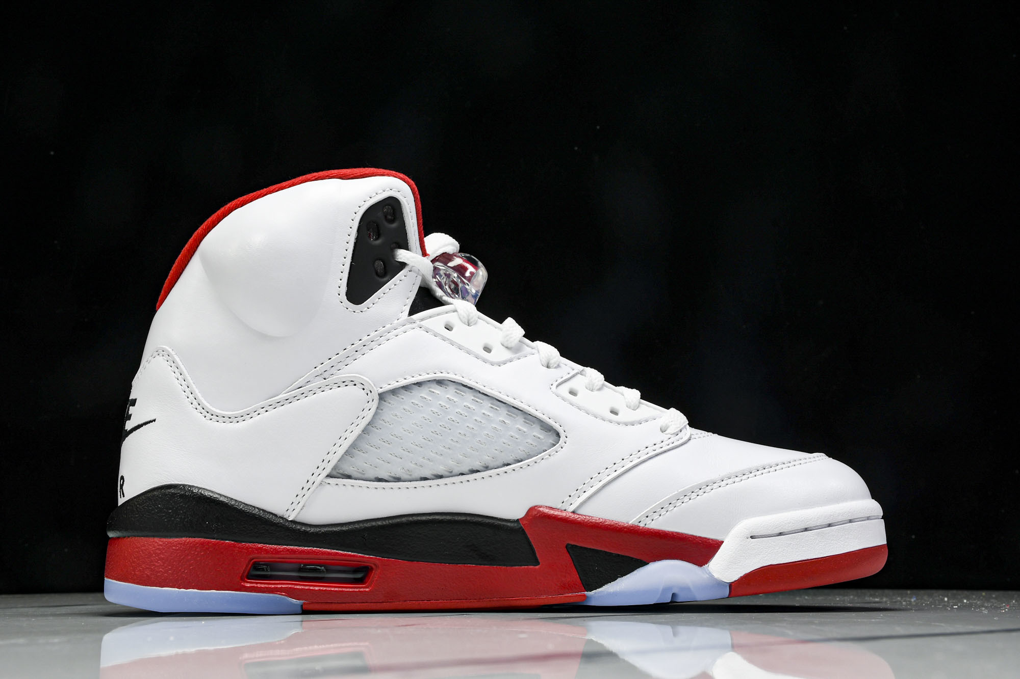 Air Jordan 5 Retro Fire Red Black Tongue (2025) 白红 H Air Jordan 5 Retro Fire Red Black Tongue (2025) 白红 H