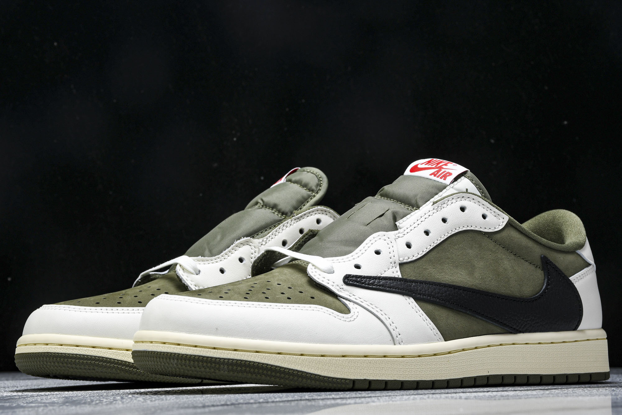 Travis Scott x Air Jordan 1 Low OG“Medium Olive”米绿 D
