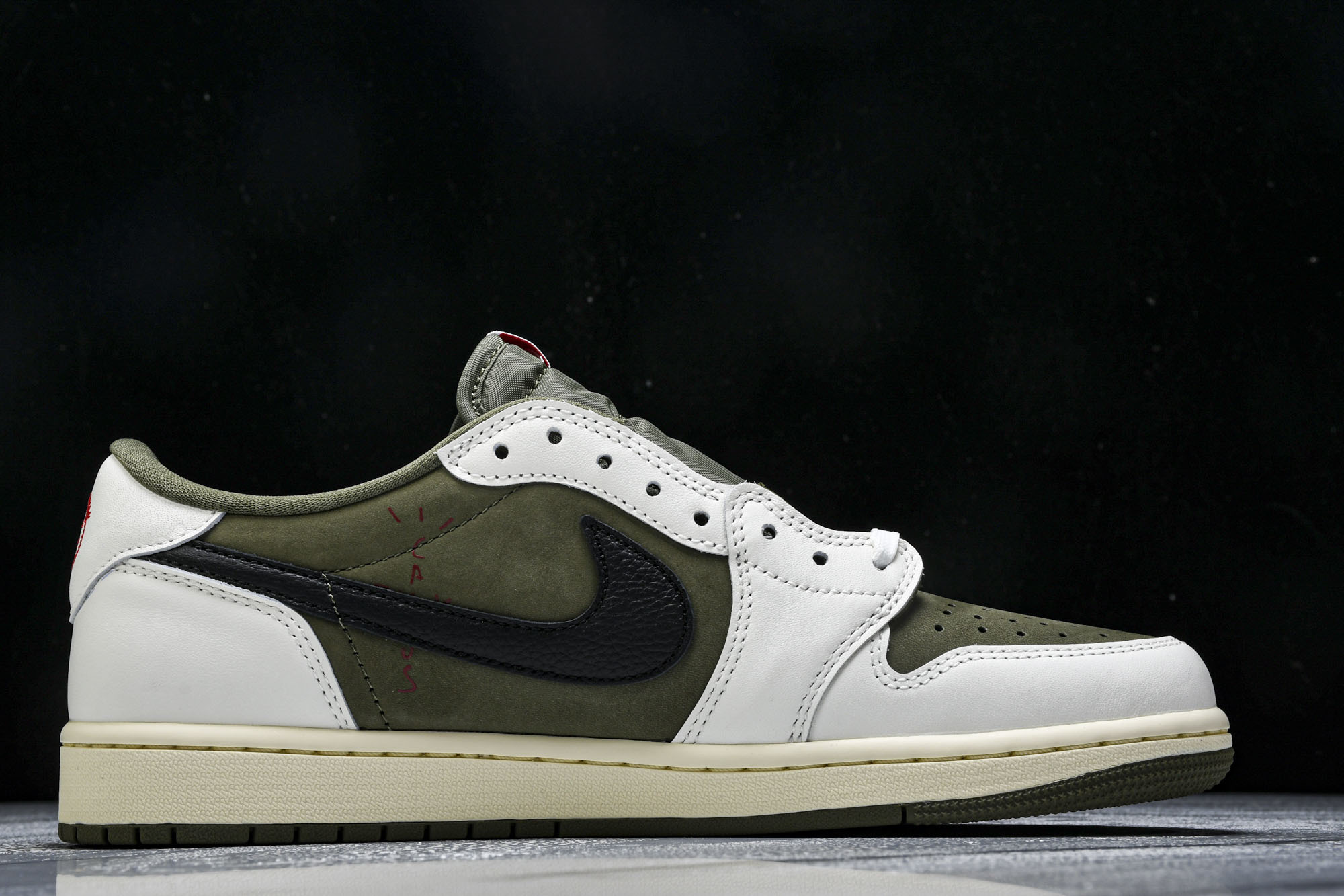 Travis Scott x Air Jordan 1 Low OG“Medium Olive”米绿 D