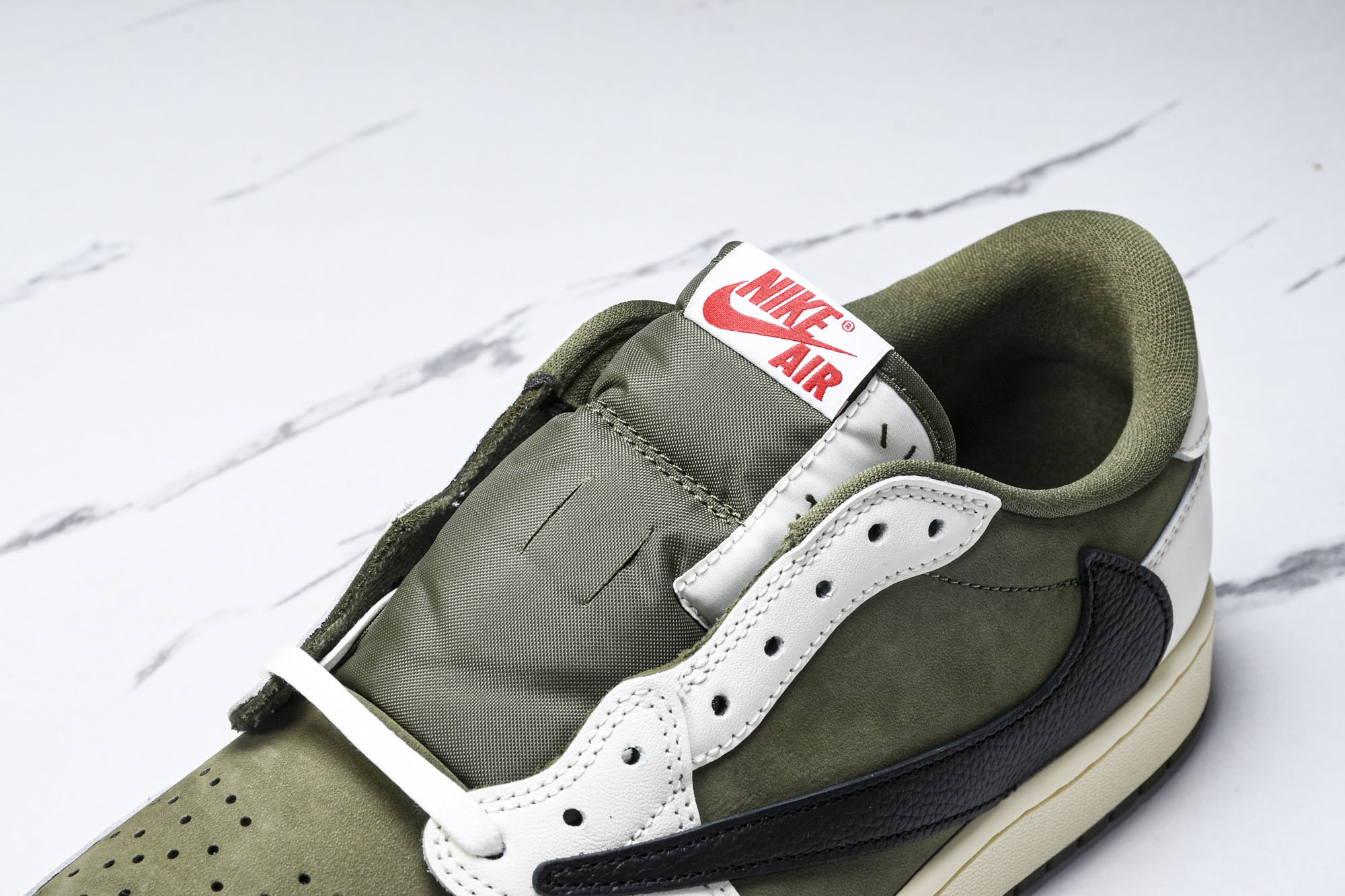Travis Scott x Air Jordan 1 Low OG“Medium Olive”米绿 D