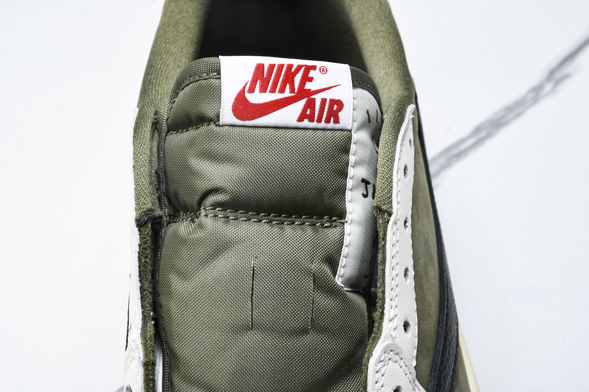 Travis Scott x Air Jordan 1 Low OG“Medium Olive”米绿 D