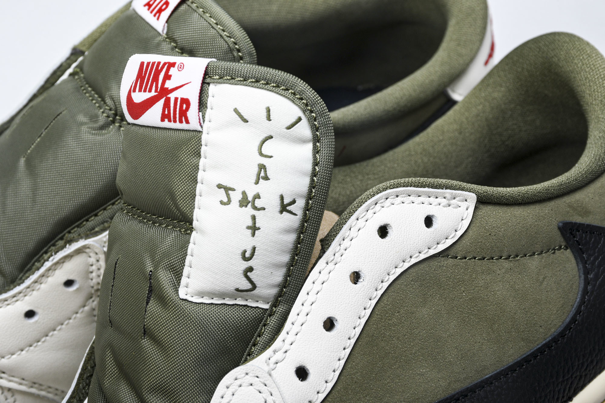 Travis Scott x Air Jordan 1 Low OG“Medium Olive”米绿 D