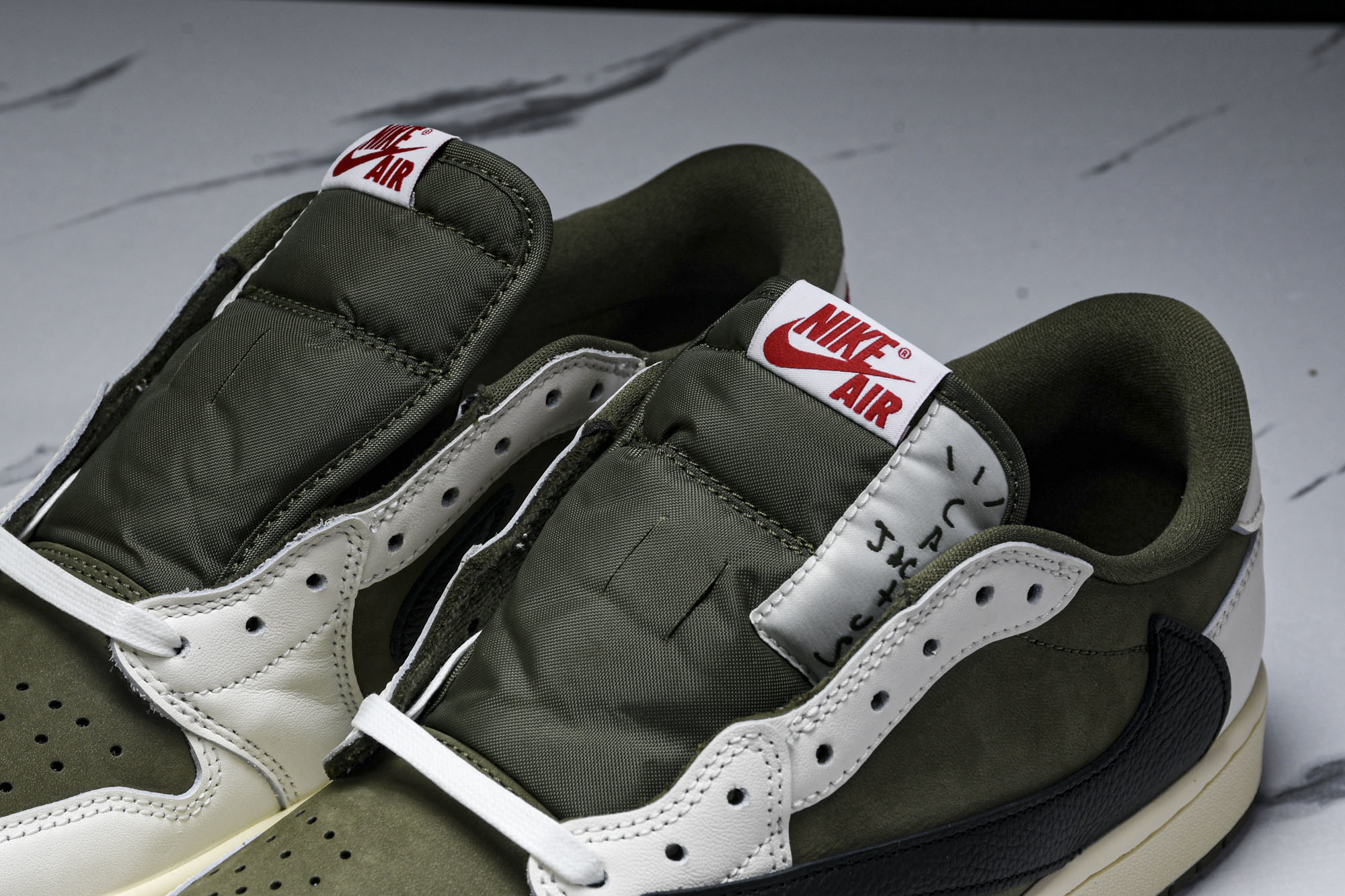 Travis Scott x Air Jordan 1 Low OG“Medium Olive”米绿 D
