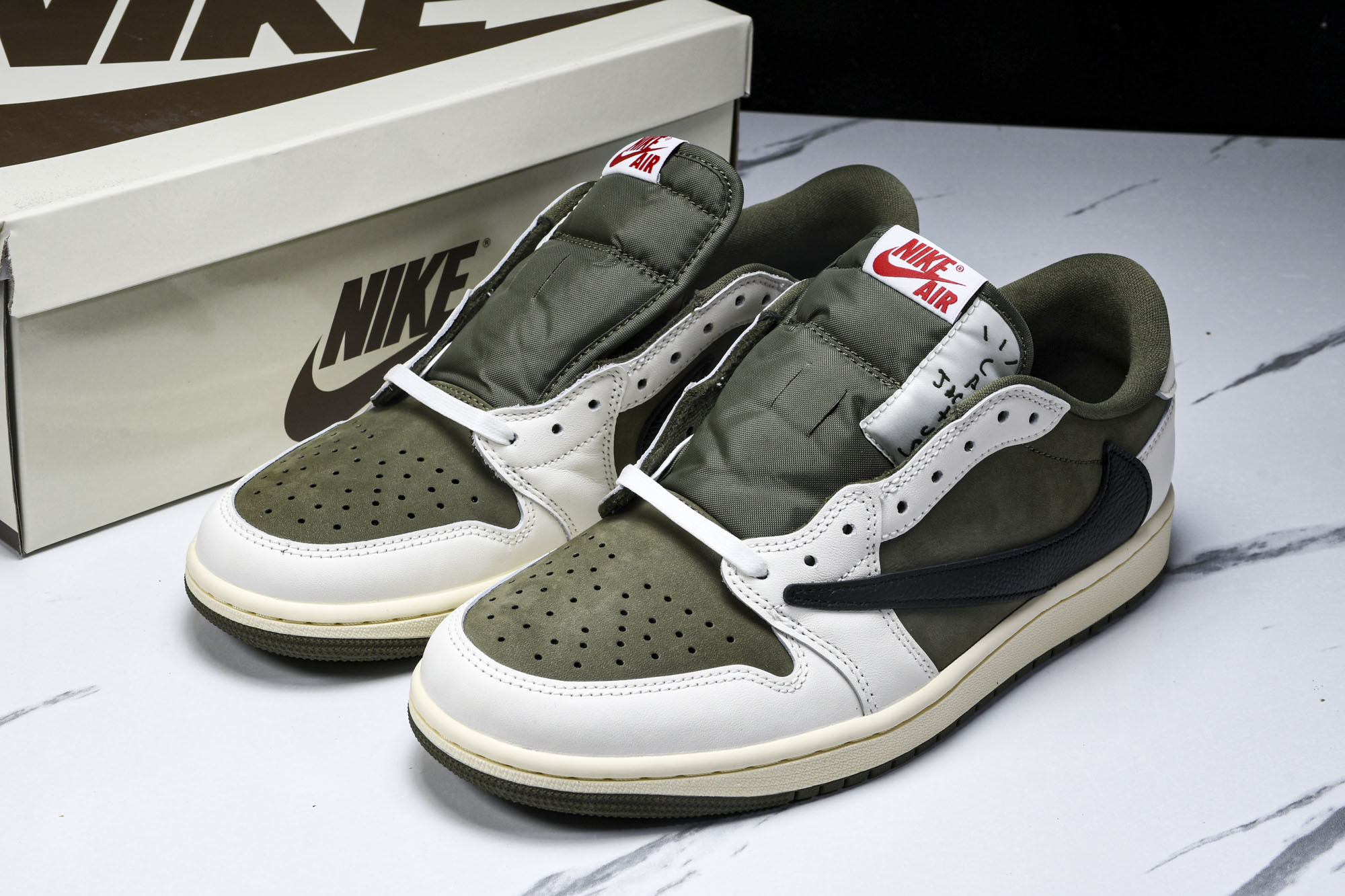 Travis Scott x Air Jordan 1 Low OG“Medium Olive”米绿 D