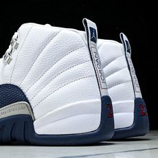 纯原 Air Jordan AJ12 Retro 中帮 复古篮球鞋 白蓝 法国蓝 CT8013-114 纯原 Air Jordan AJ12 Retro 中帮 复古篮球鞋 白蓝 法国蓝 CT8013-114