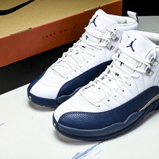 纯原 Air Jordan AJ12 Retro 中帮 复古篮球鞋 白蓝 法国蓝 CT8013-114 纯原 Air Jordan AJ12 Retro 中帮 复古篮球鞋 白蓝 法国蓝 CT8013-114